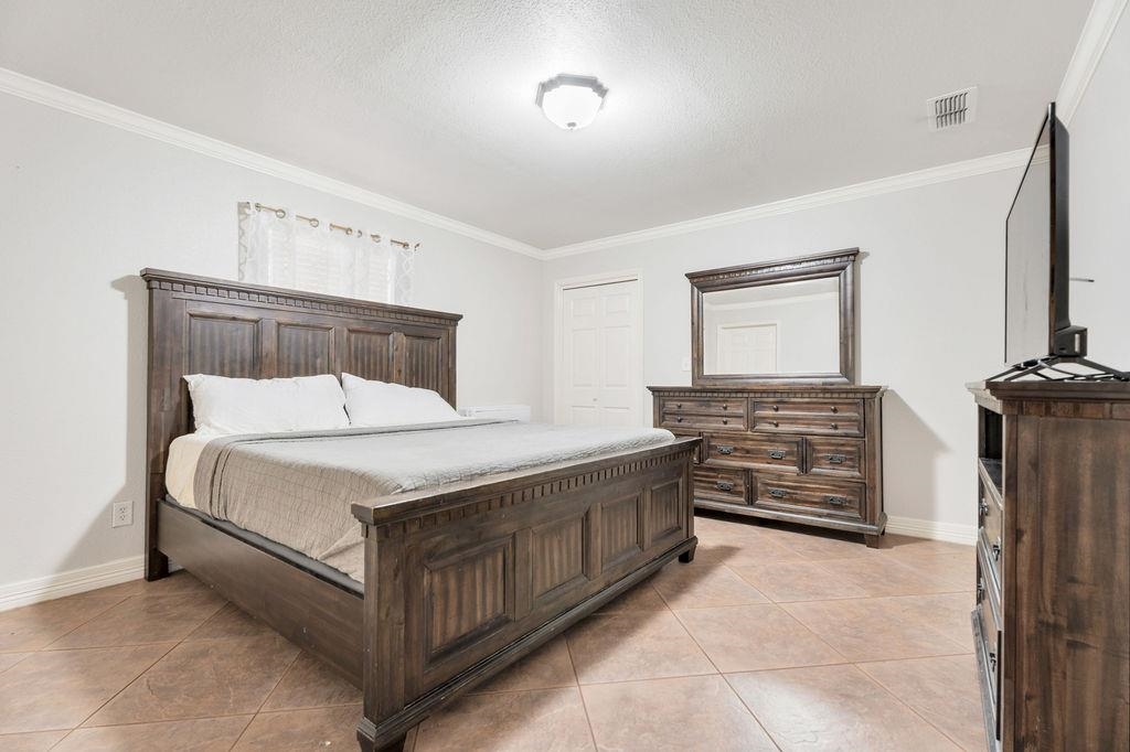 1302 Col. Antonio Zapata Avenue Property Photo 11