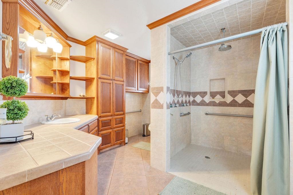 1302 Col. Antonio Zapata Avenue Property Photo 14