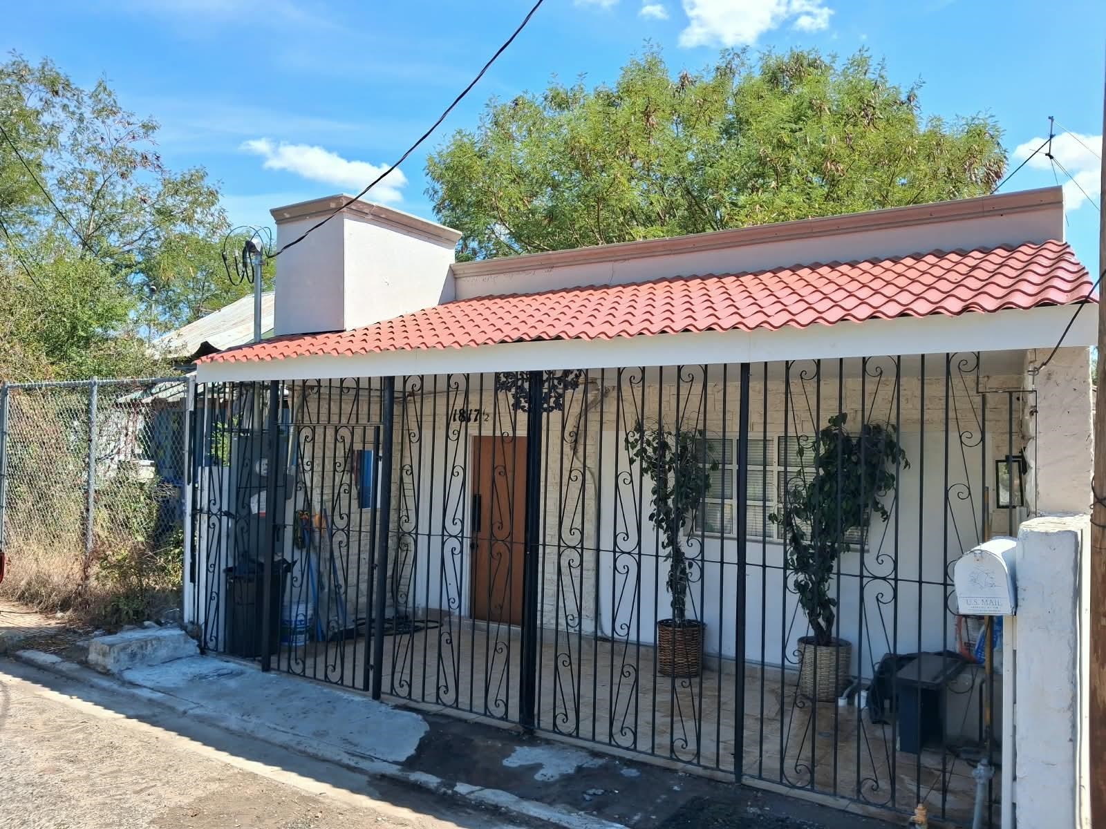 1817 Lincoln St Property Photo 1