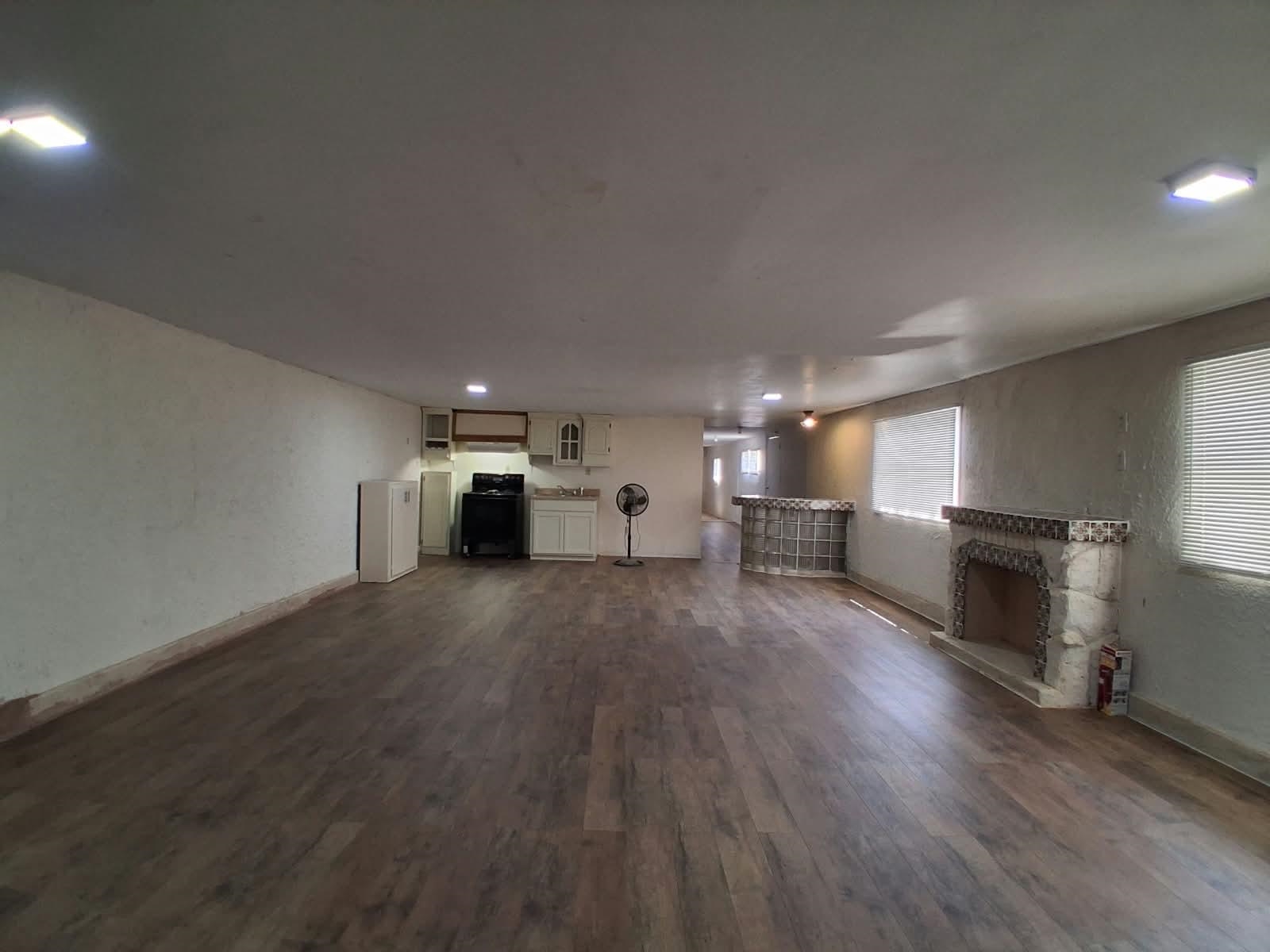 1817 Lincoln St Property Photo 2