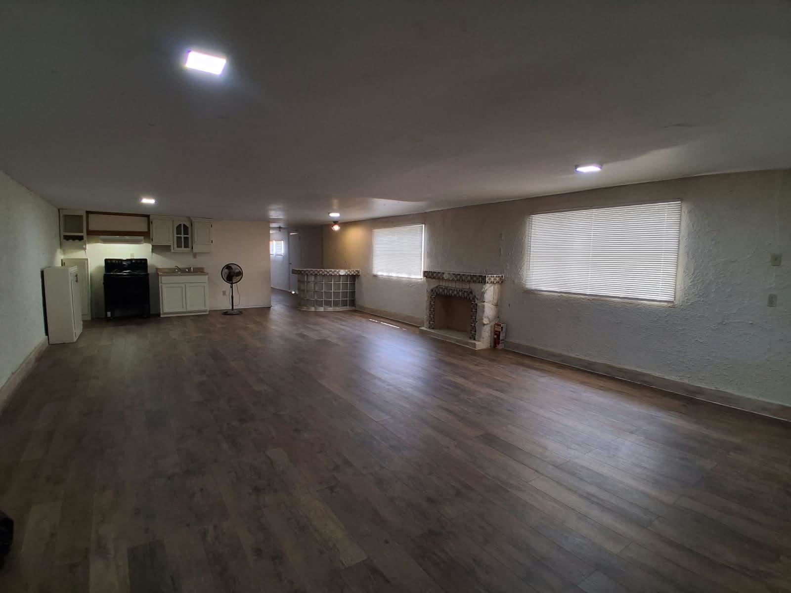 1817 Lincoln St Property Photo 3