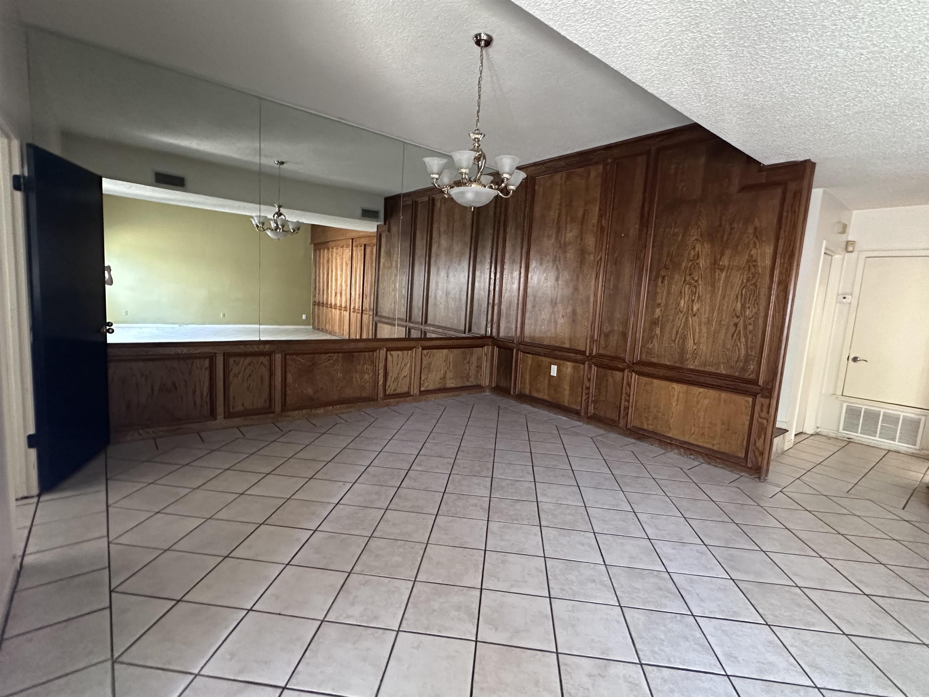 106 Martingale Ln 7 Property Photo 4
