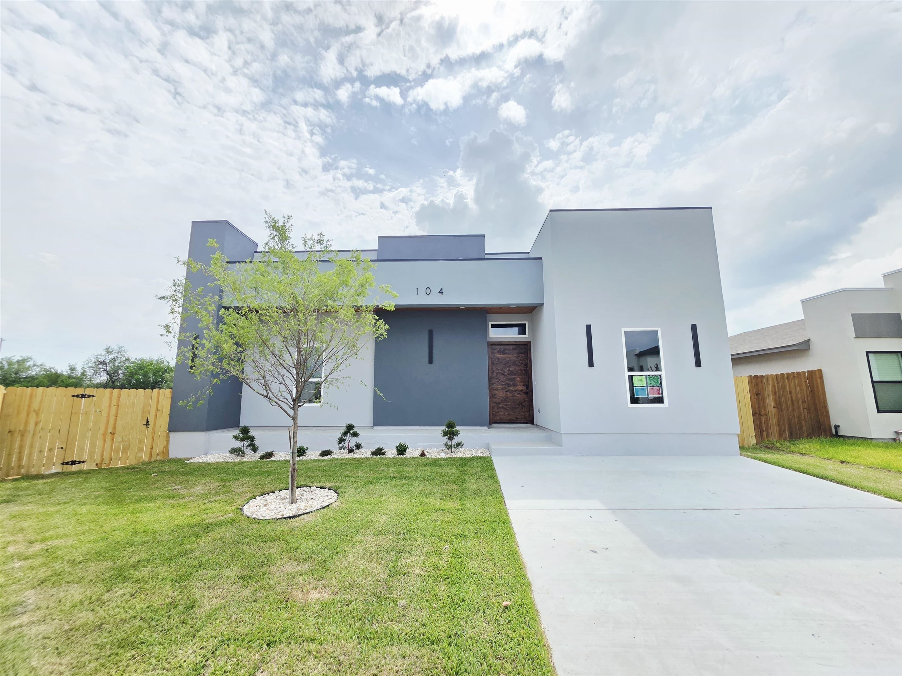104 Gillian Dr. Property Photo 1