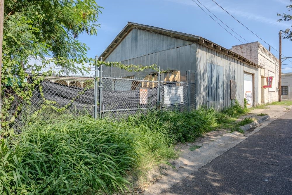 505 Lincoln St Property Photo 18