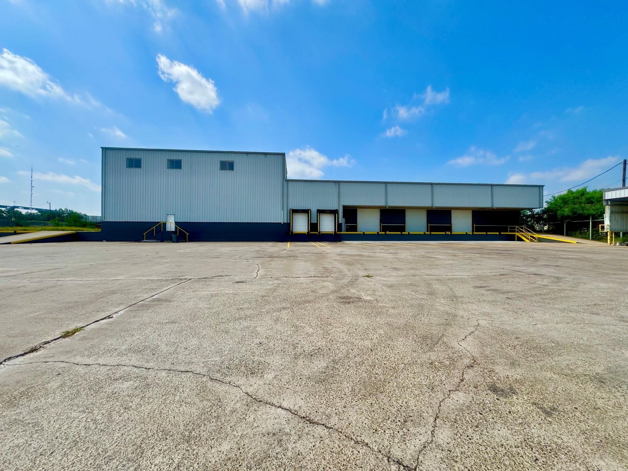4425 Pan American Blvd Property Photo 1