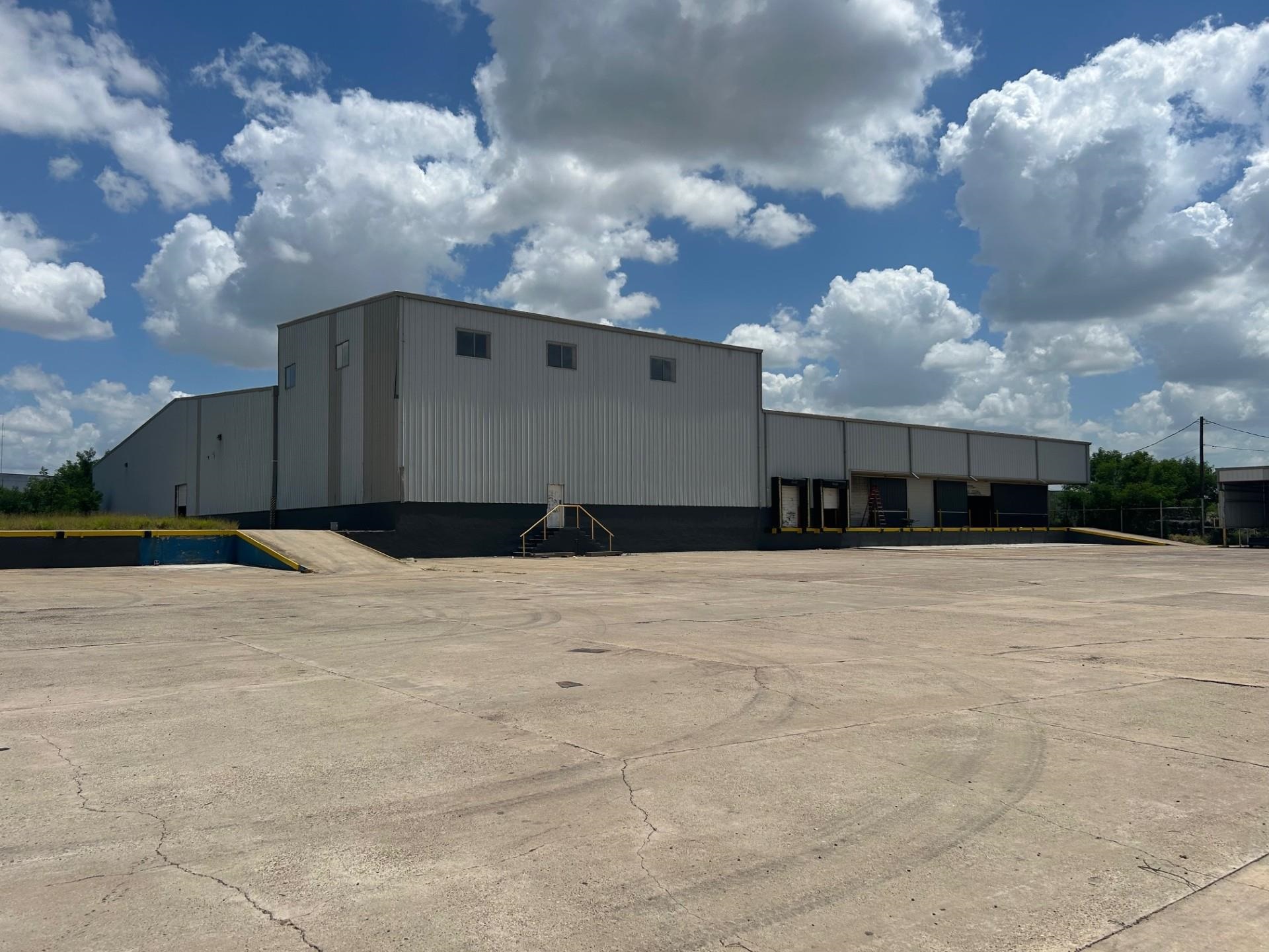 4425 Pan American Blvd Property Photo 3