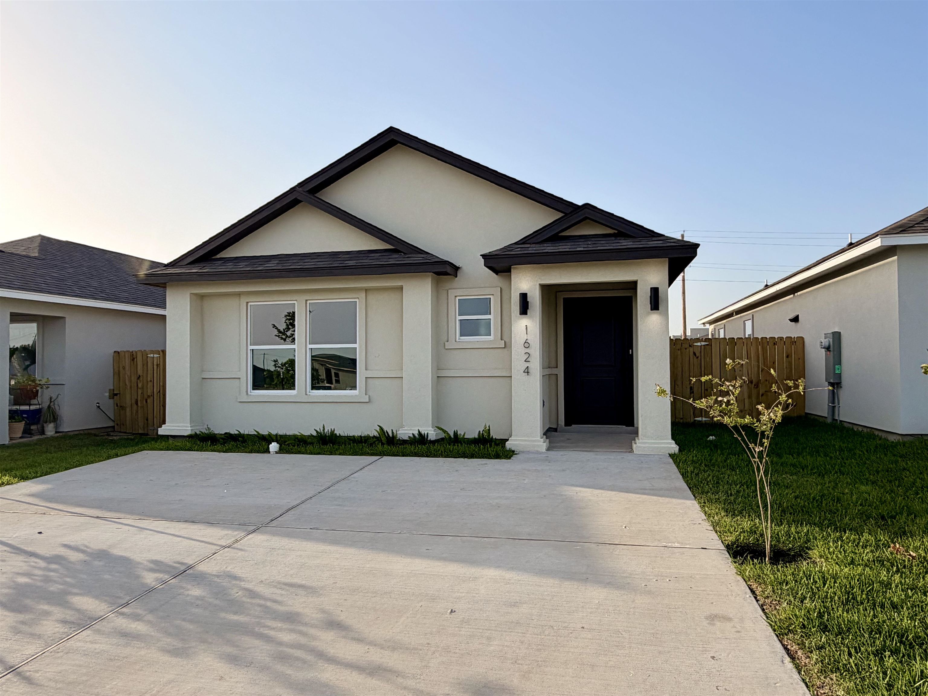 1624 Materia Dr. Property Photo 1