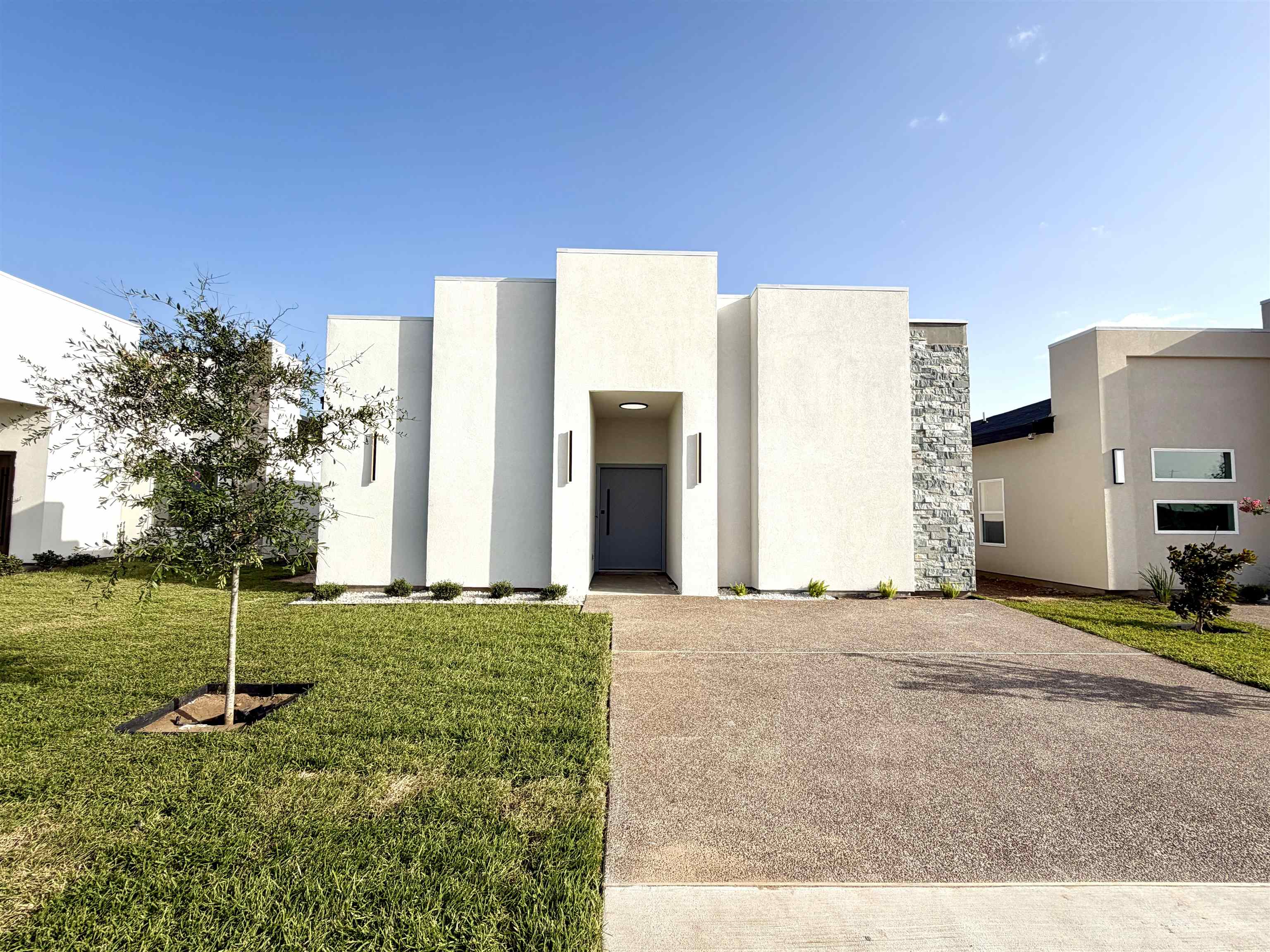 1611 Secretaria Ln. Property Photo 1