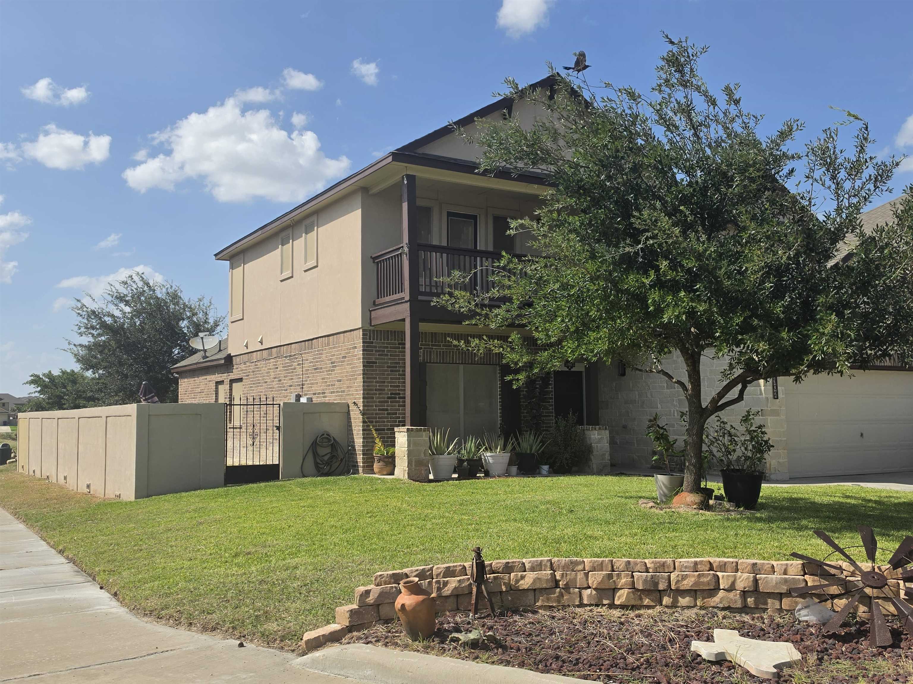 302 Date Palm Dr. Property Photo 2