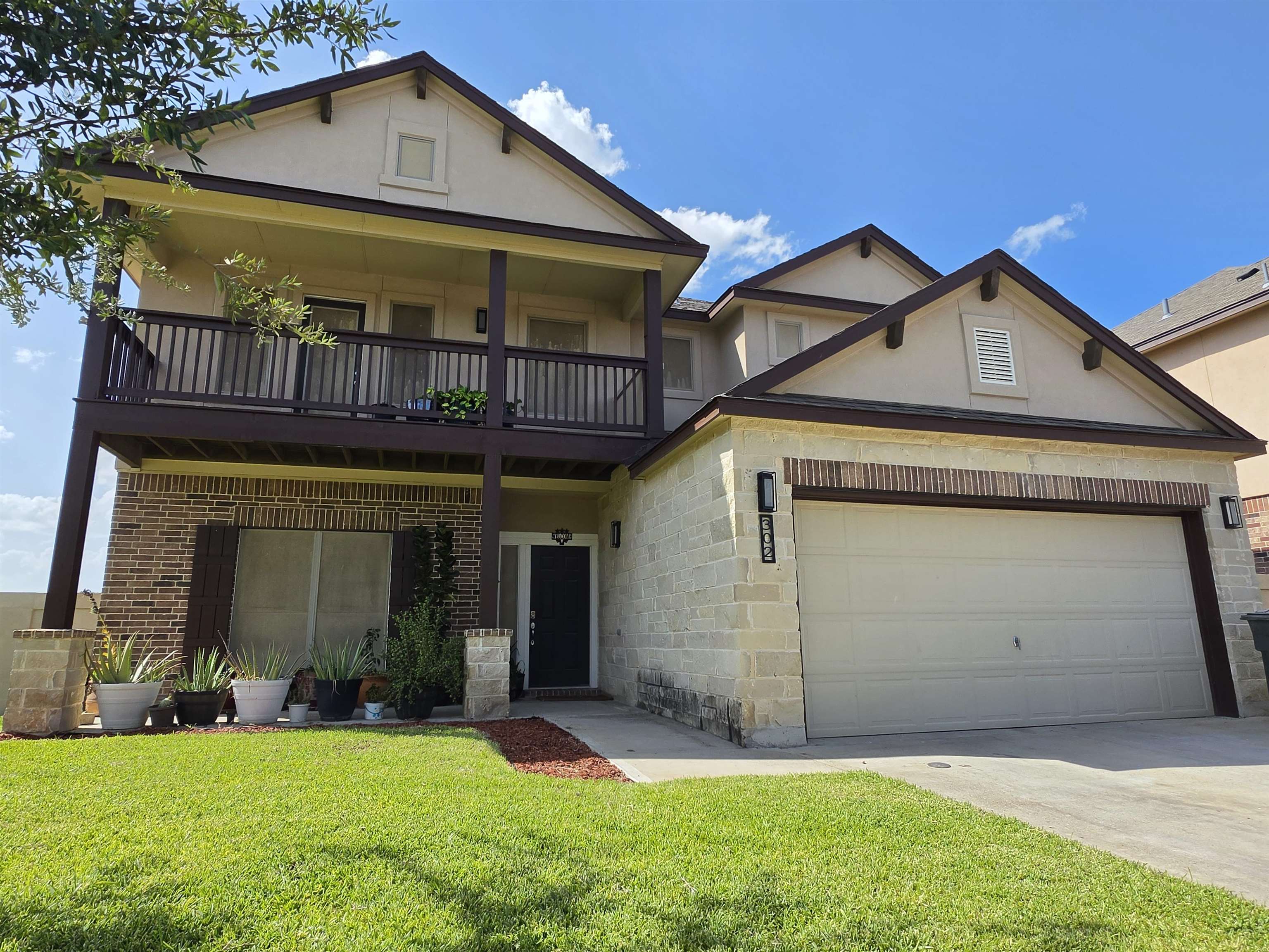 302 Date Palm Dr. Property Photo 3