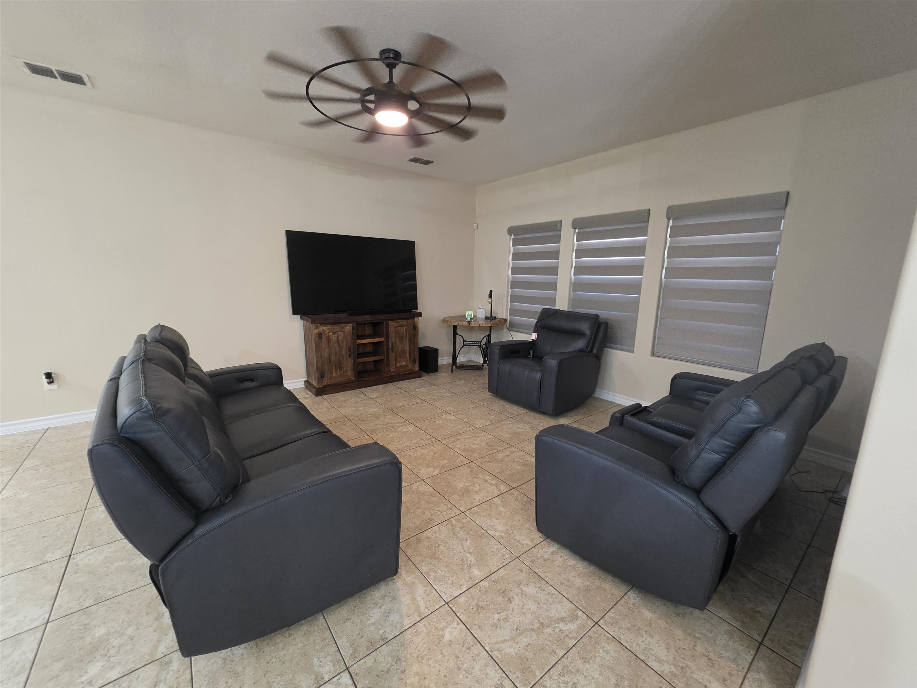 302 Date Palm Dr. Property Photo 5