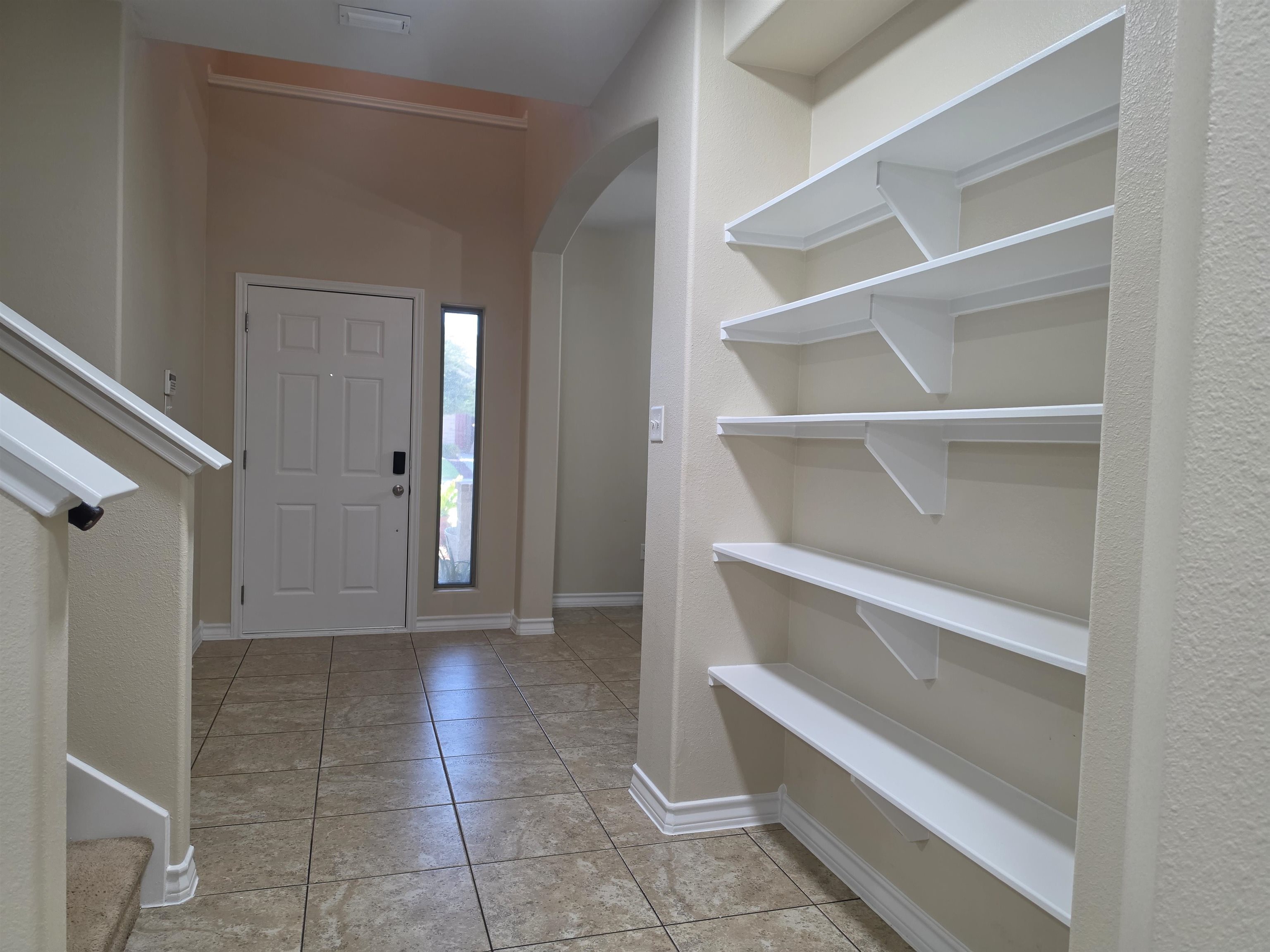 302 Date Palm Dr. Property Photo 6