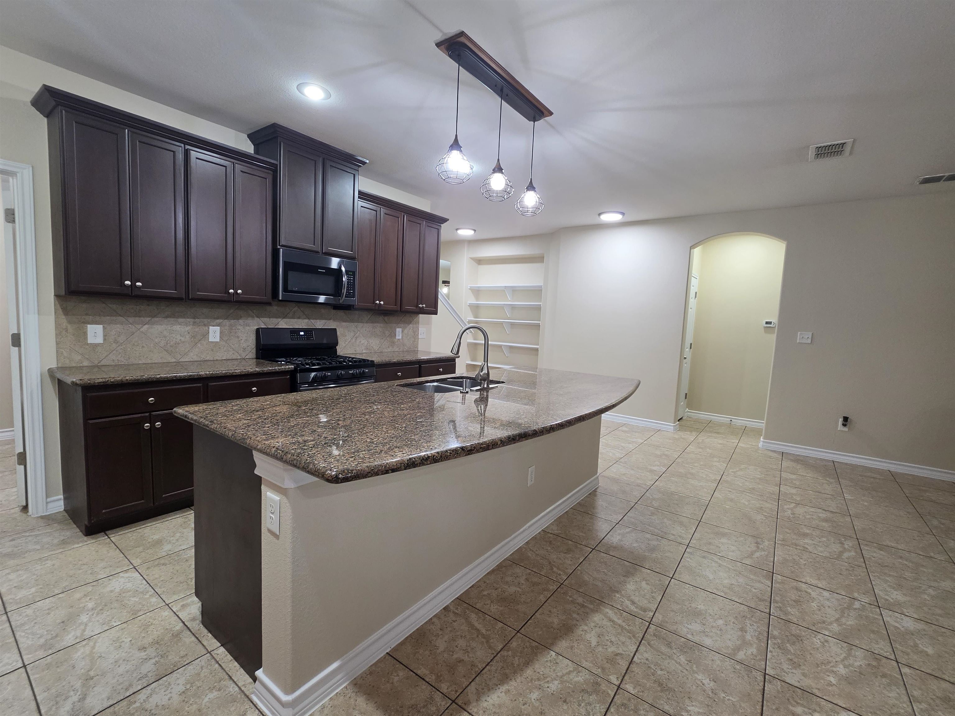302 Date Palm Dr. Property Photo 9