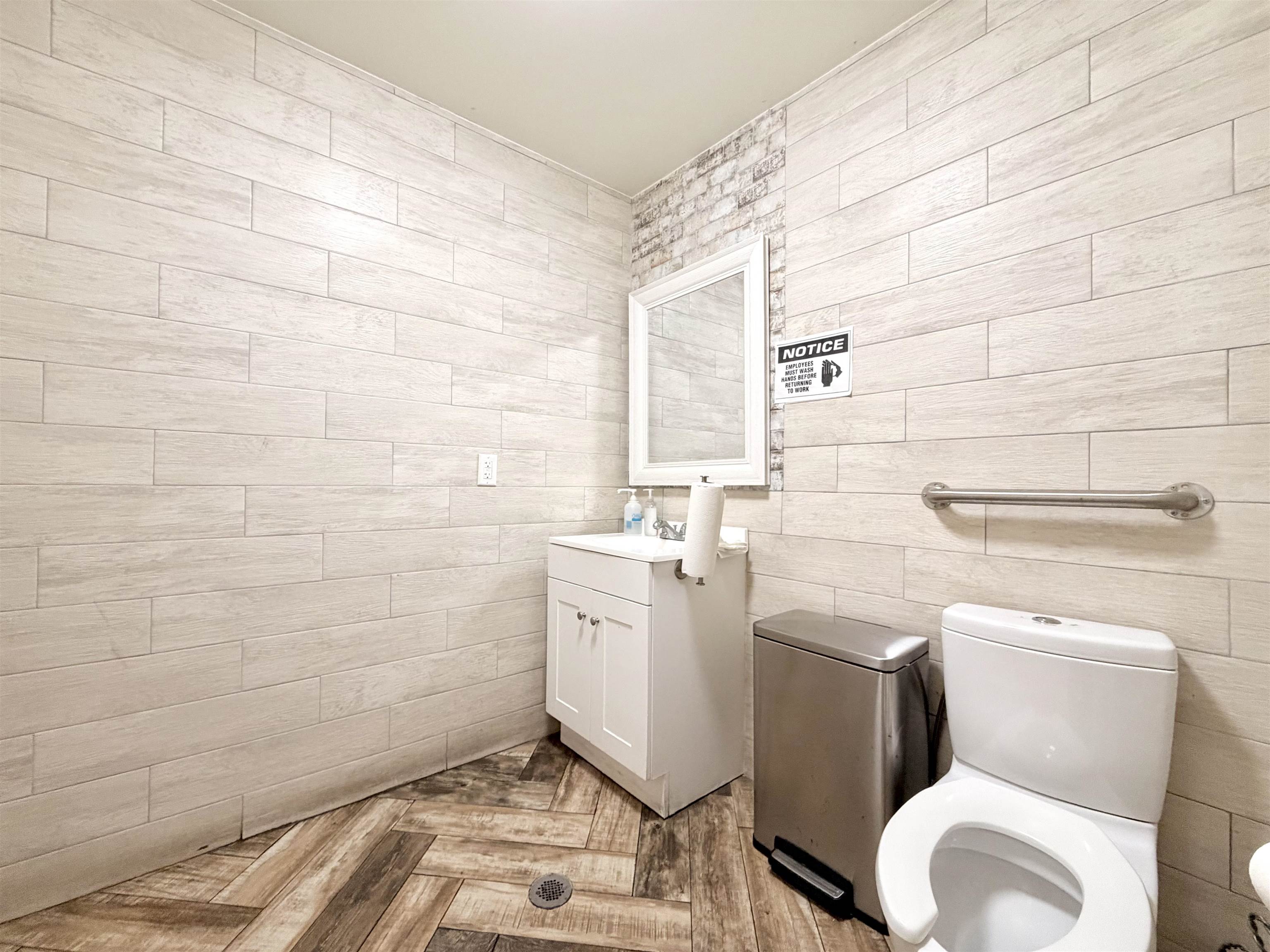 2402 Jacaman Rd Property Photo 15