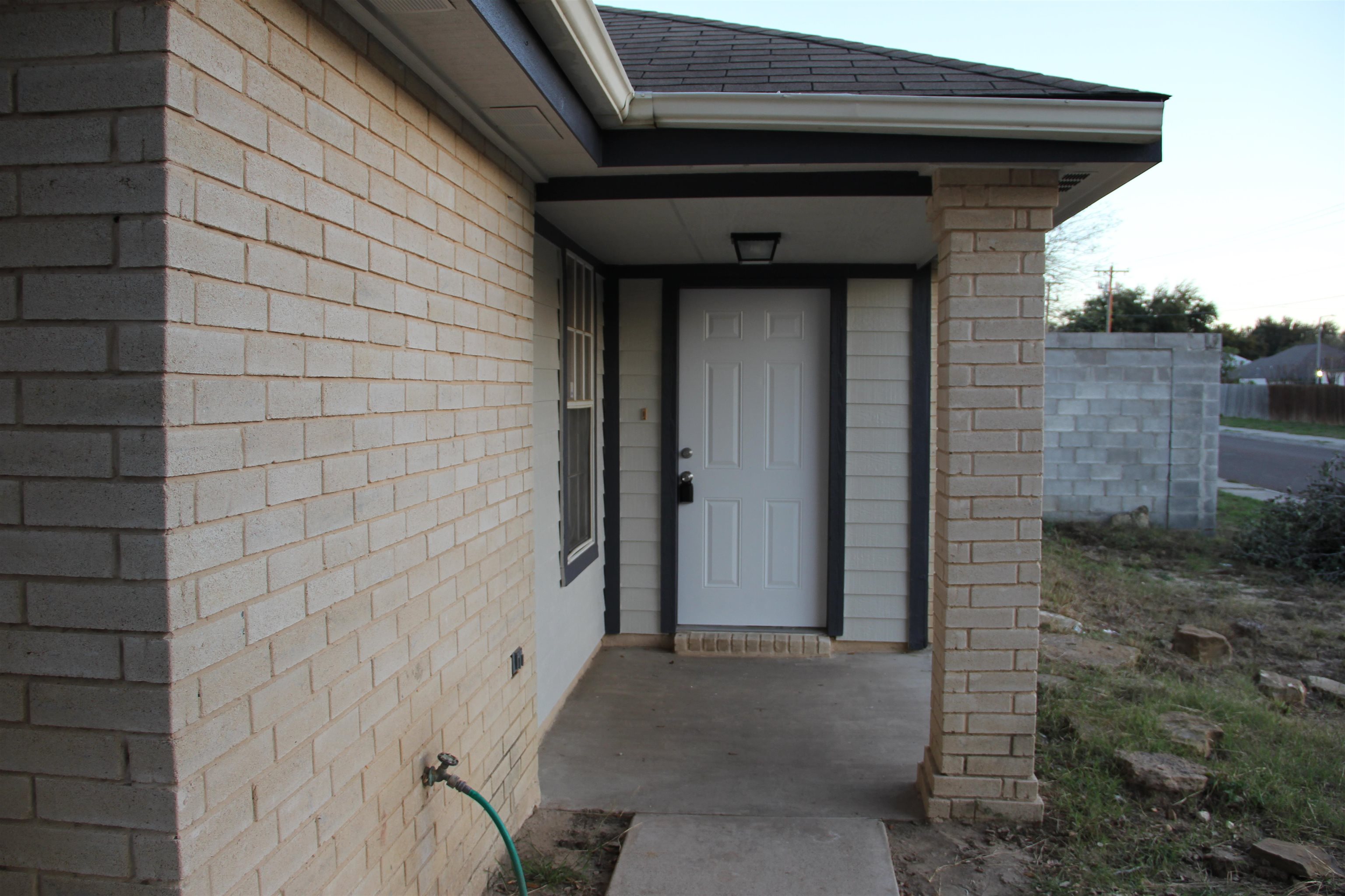 1801 Denmark Ln Property Photo 2