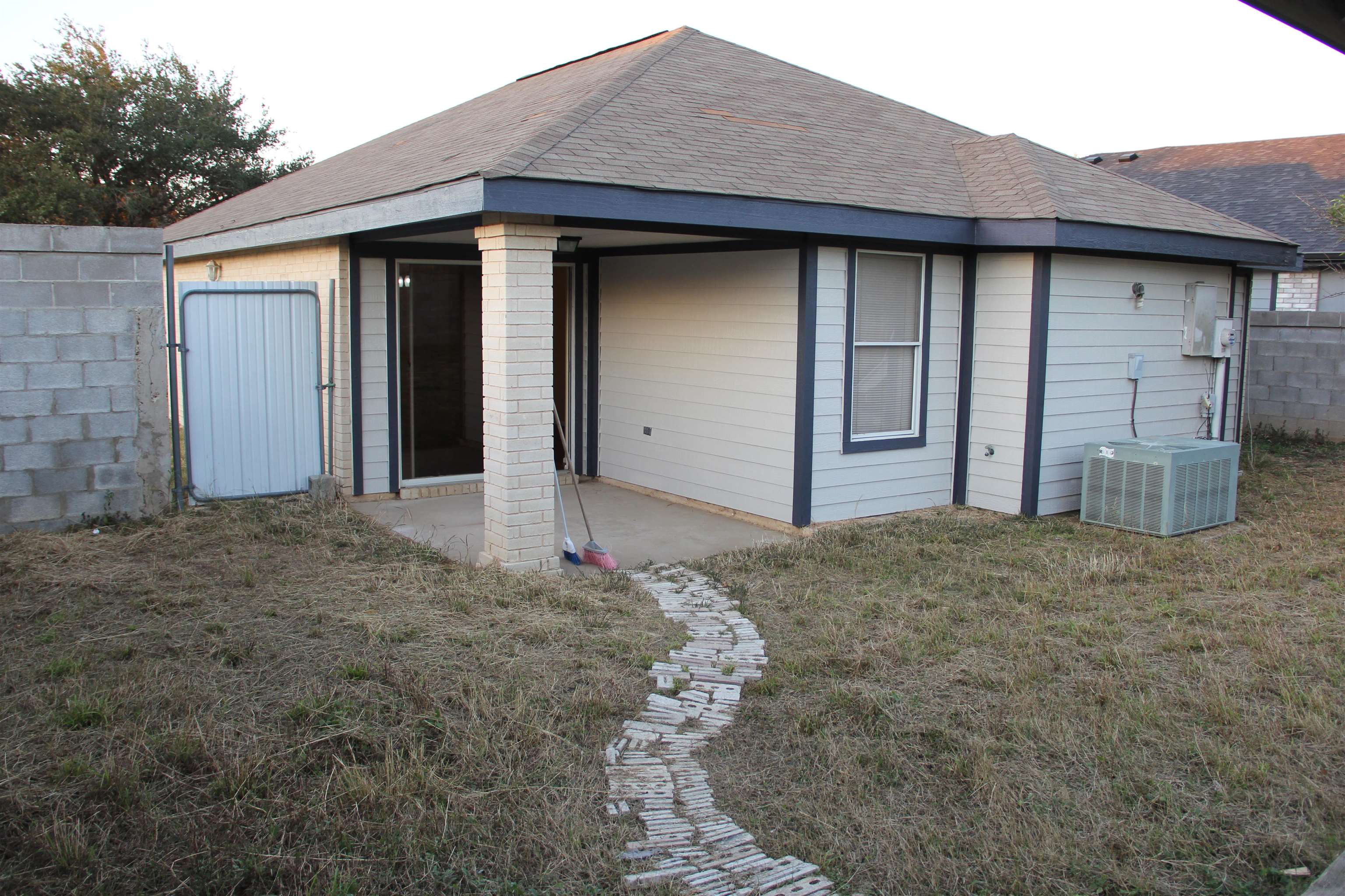 1801 Denmark Ln Property Photo 3