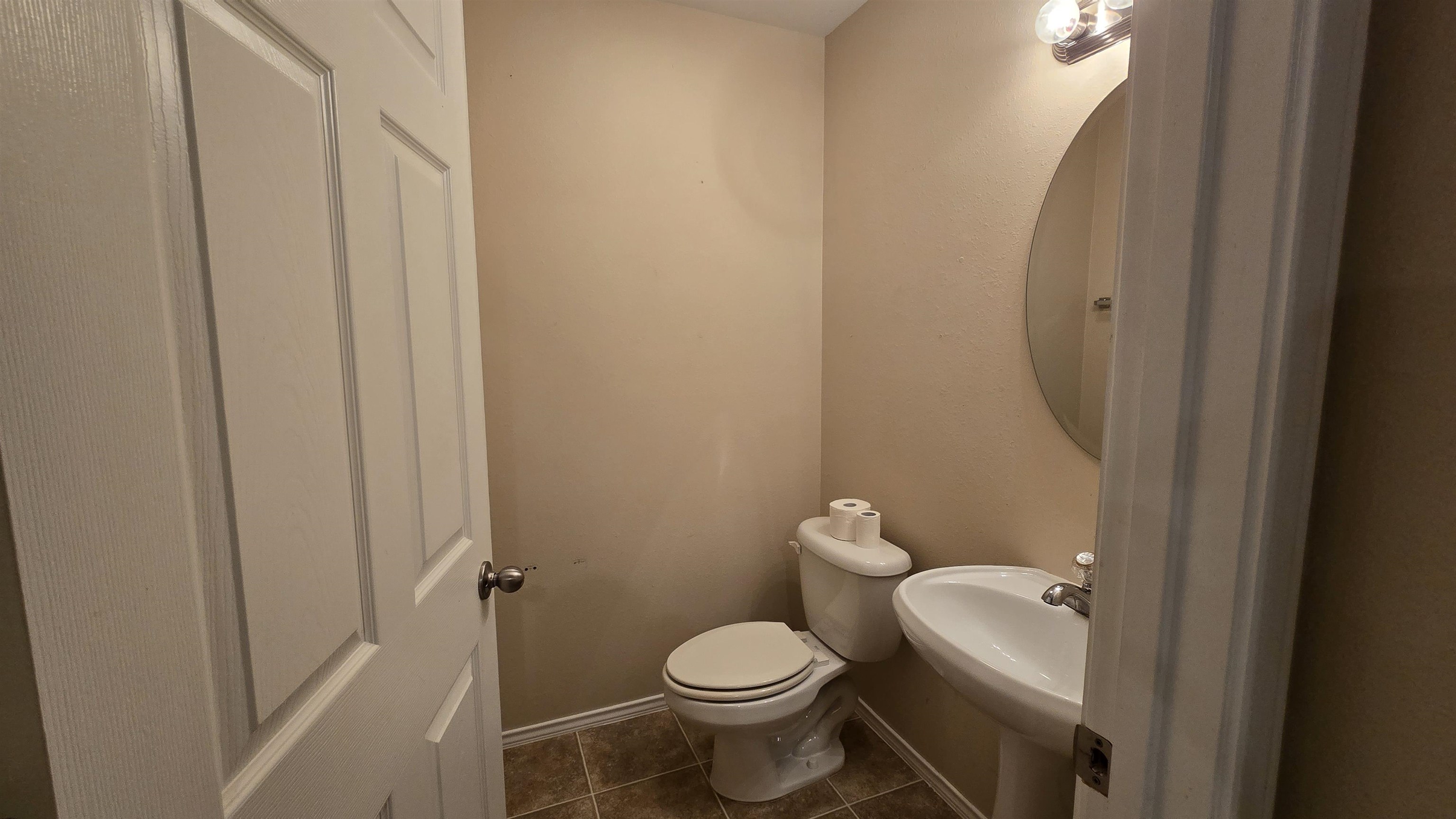 4301 Caroline St Property Photo 12