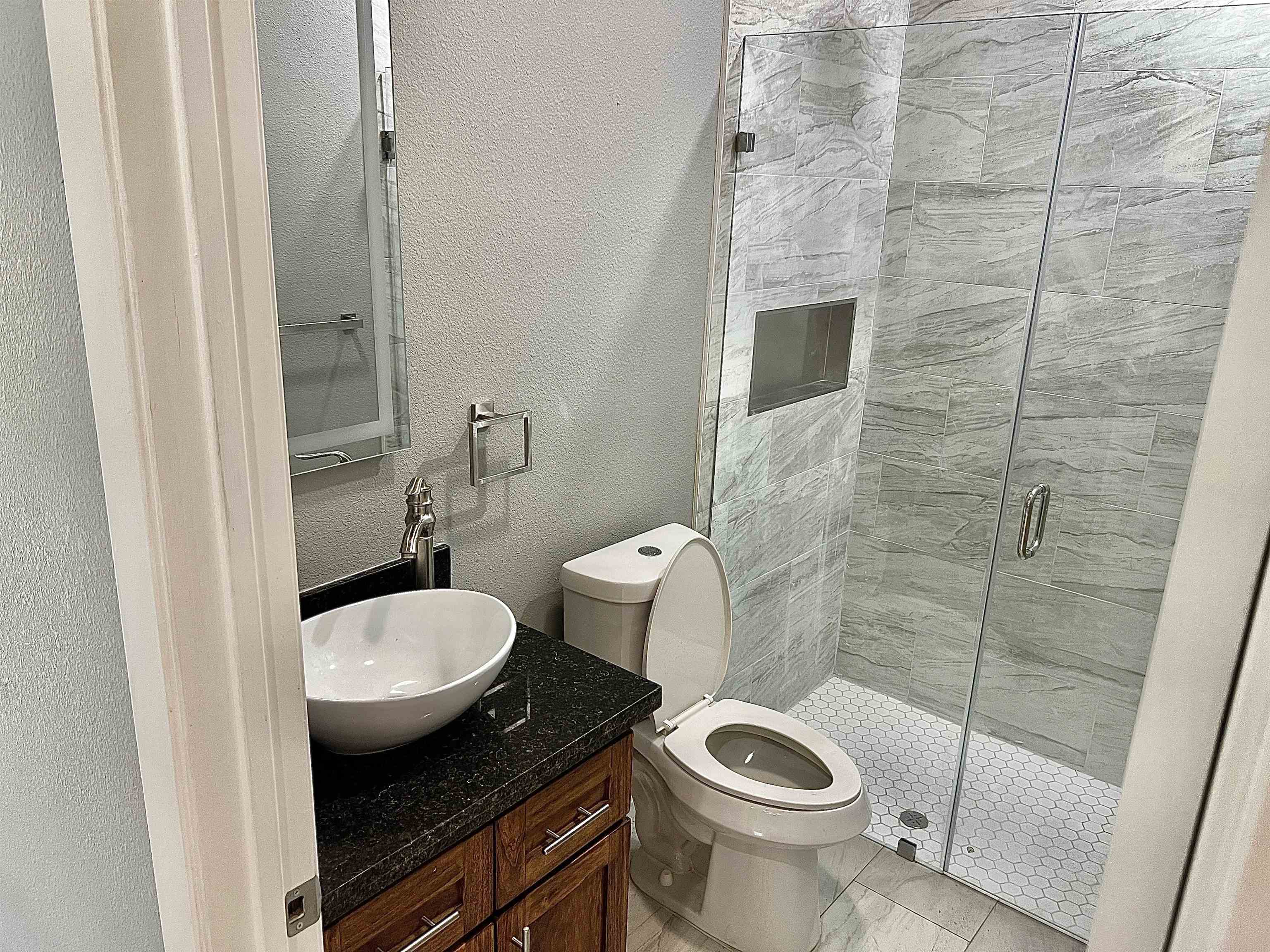 3511 Pine St Property Photo 14