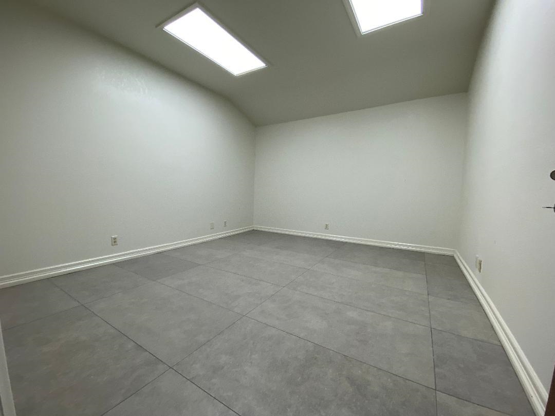1102 Scott St Property Photo 7
