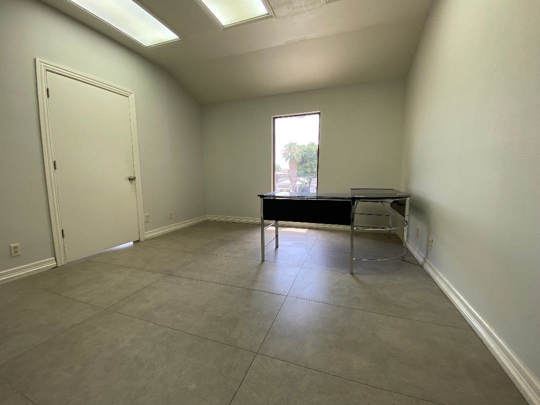 1102 Scott St Property Photo 4