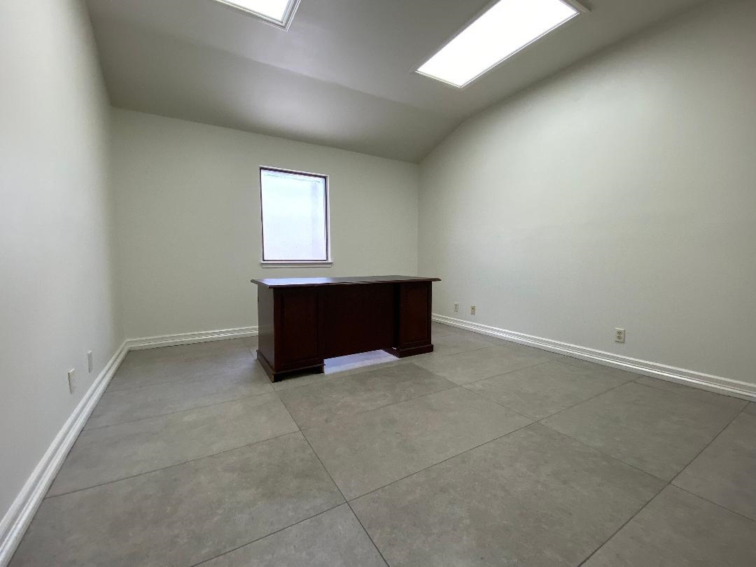 1102 Scott St Property Photo 4