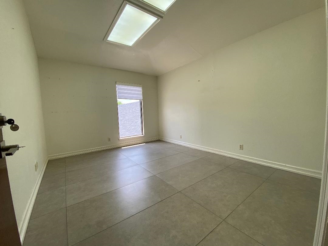 1102 Scott St Property Photo 4