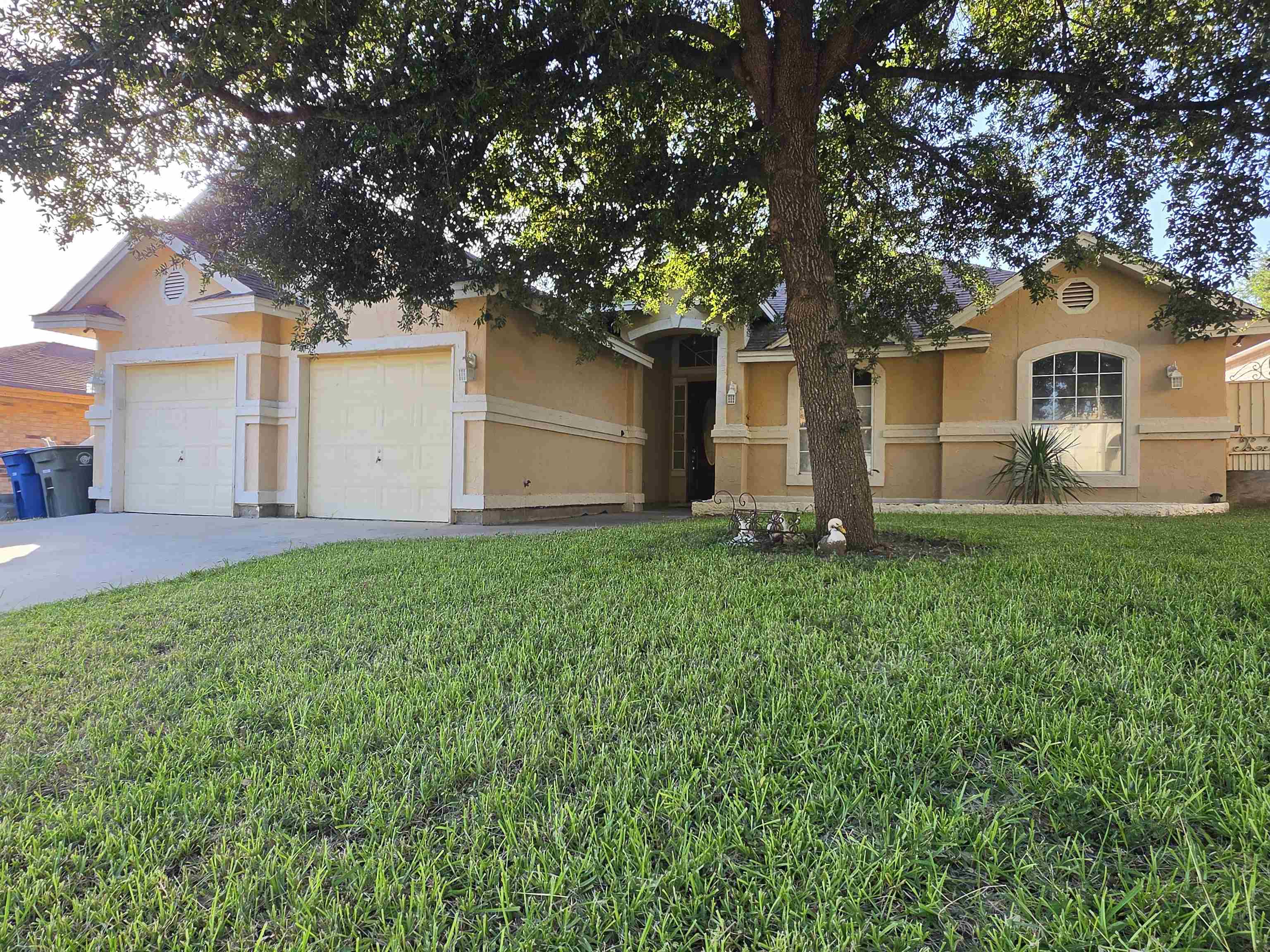 246 Westham Dr Property Photo 1