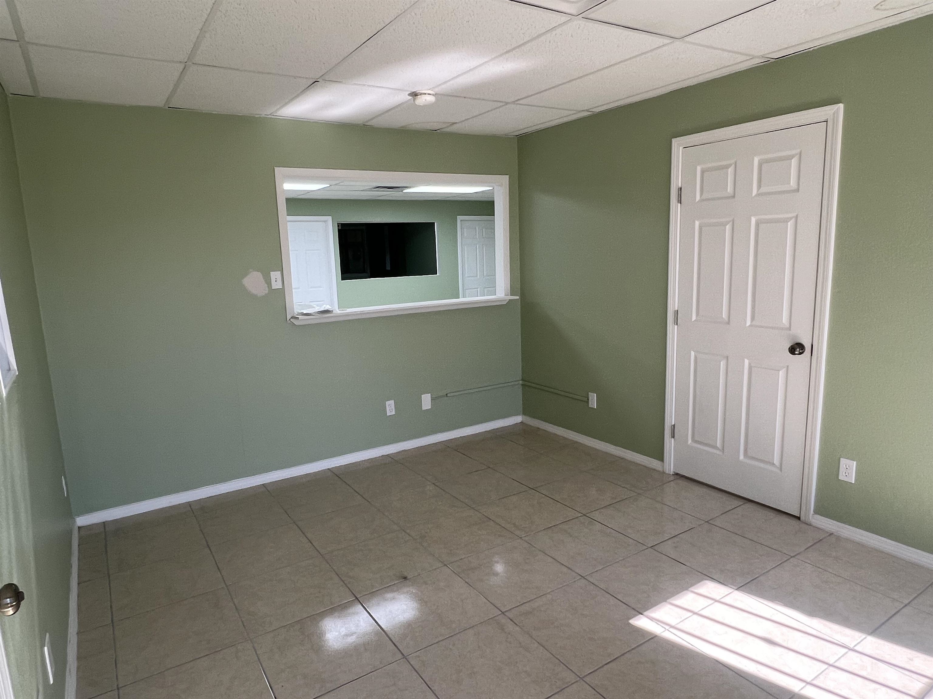 5812 East Dr Property Photo 3