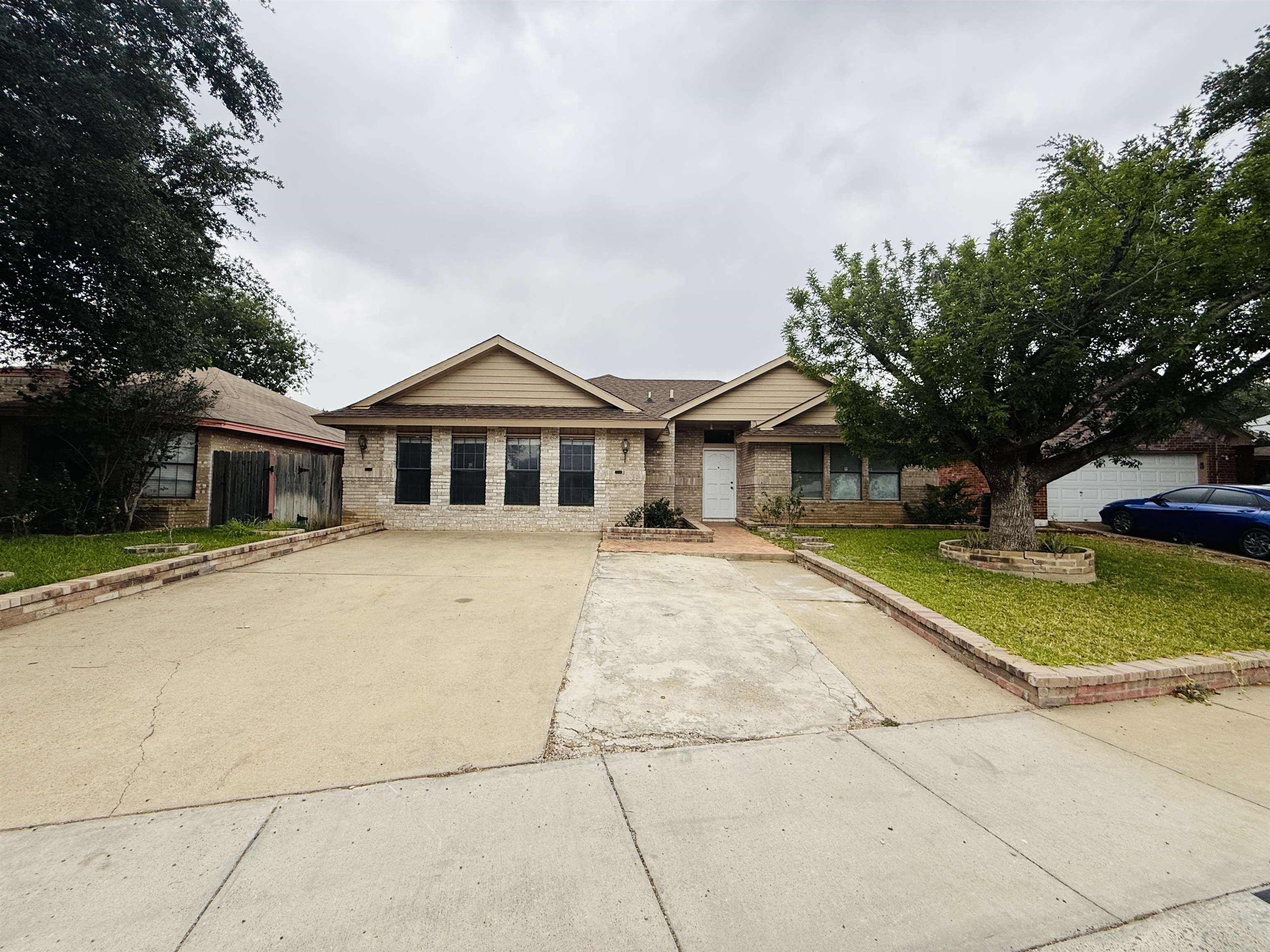 1214 St Patrick Dr Property Photo 1