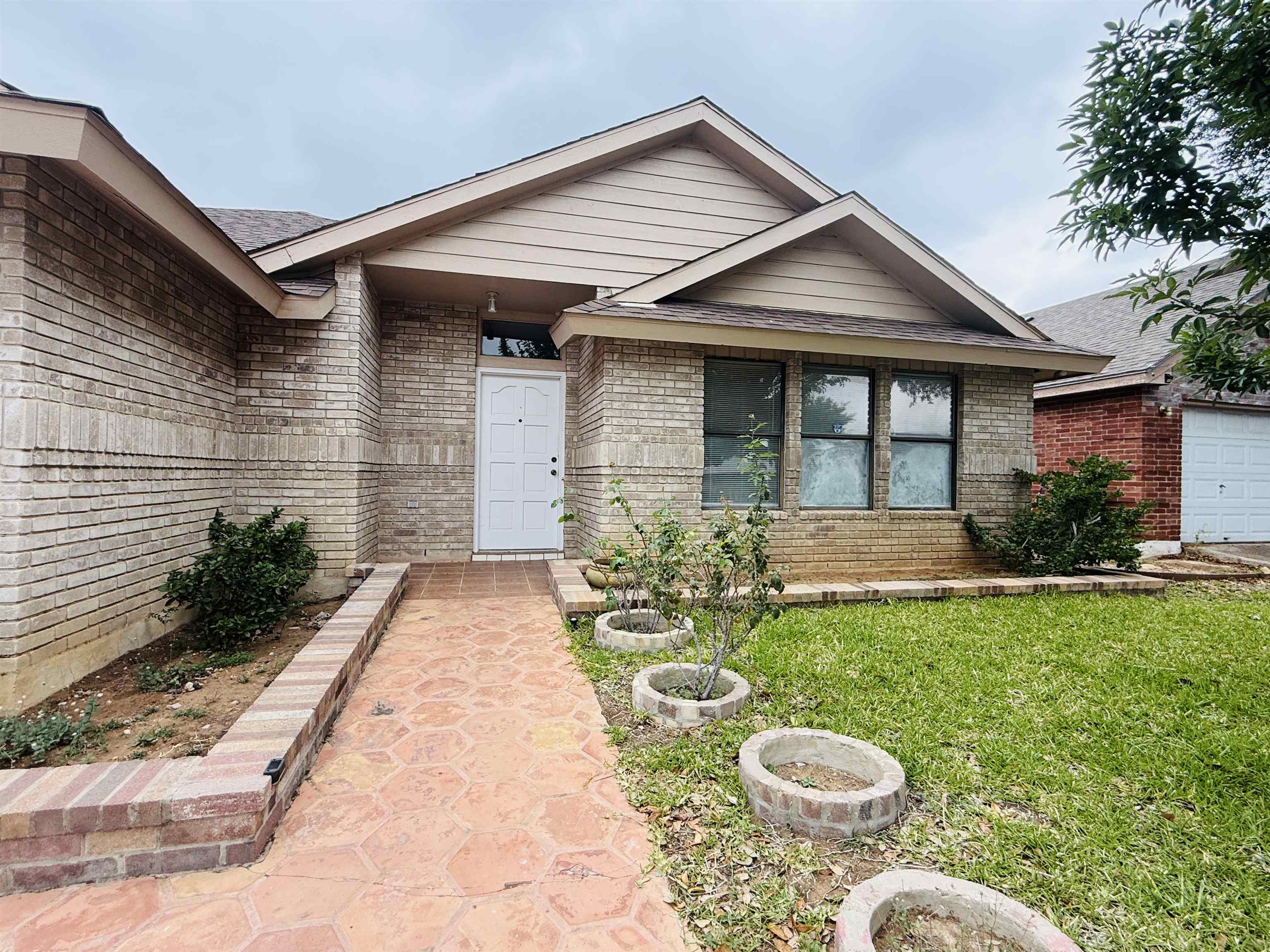 1214 St Patrick Dr Property Photo 4