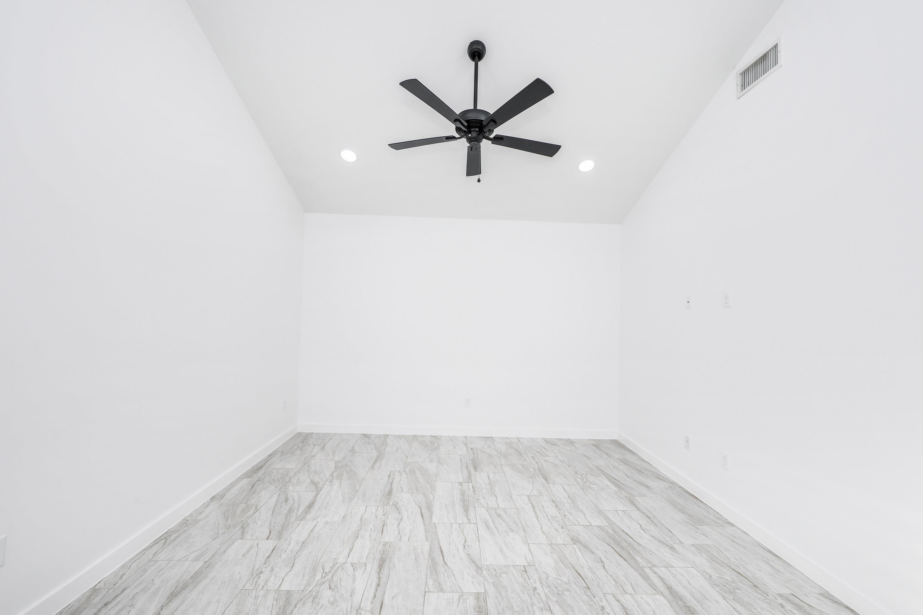 3911 Casa Blanca Lake Rd 7 Property Photo 4
