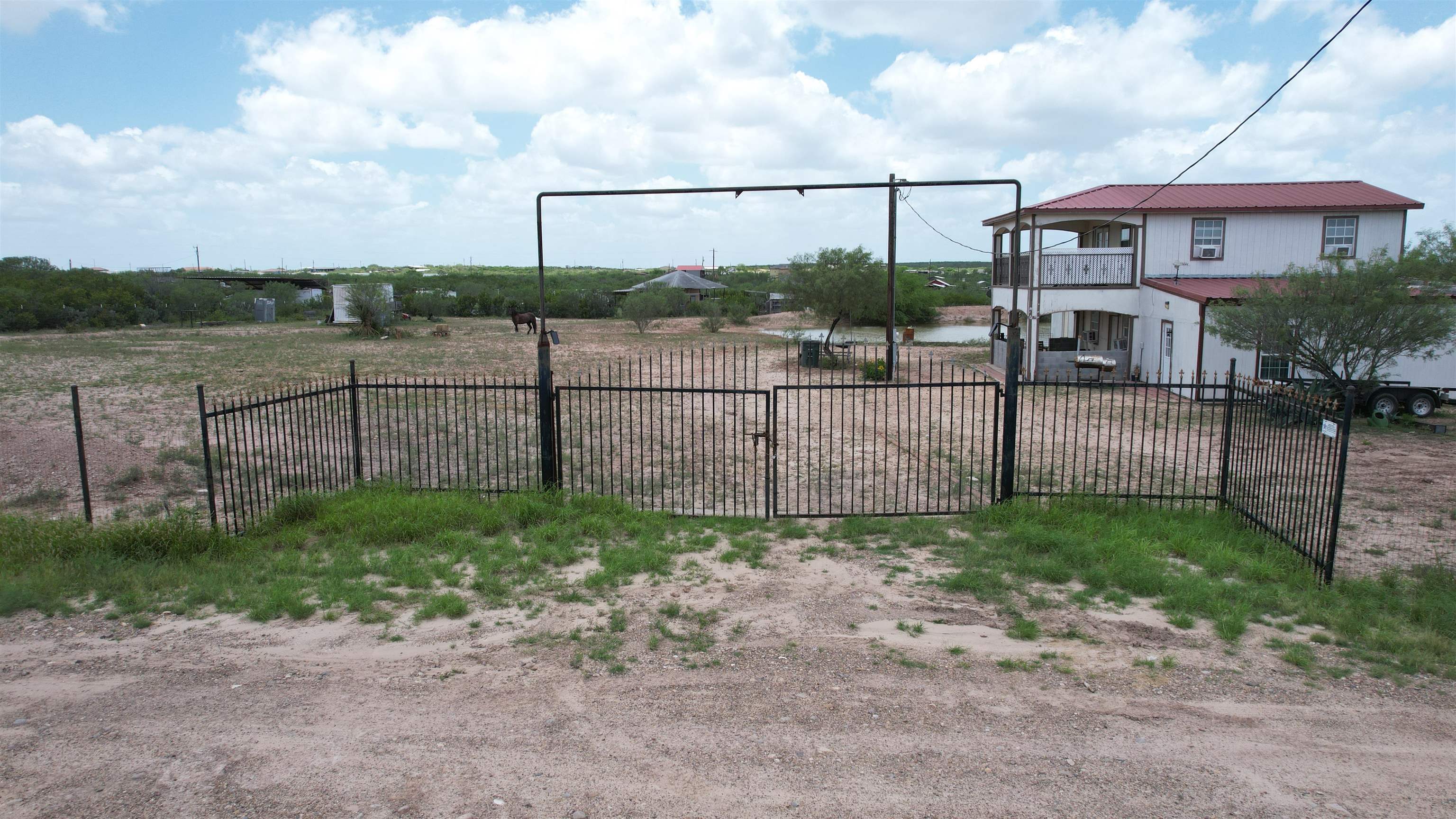152 Los Fresnos Rd. Property Photo 1