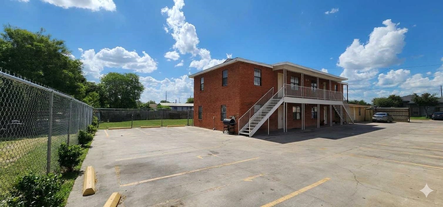 2407 Pierce St Property Photo 6