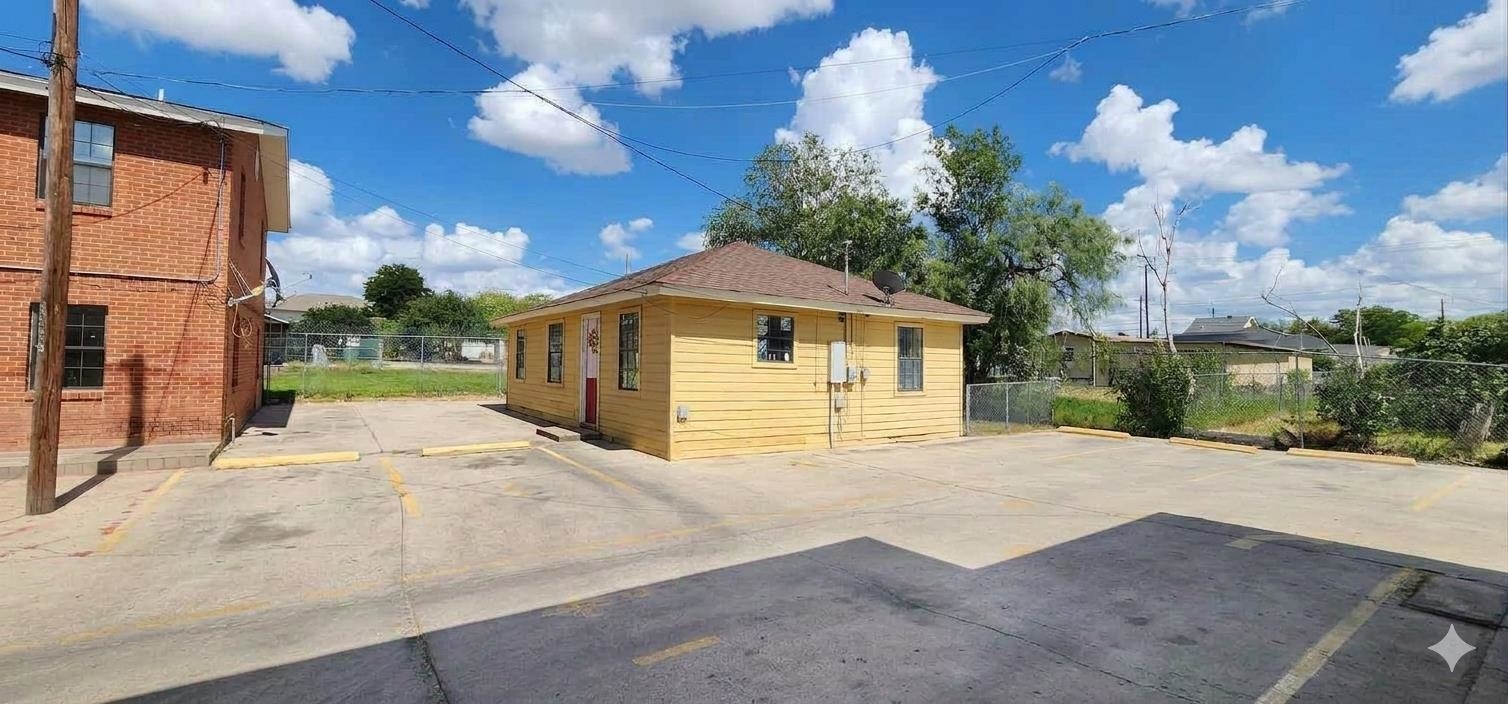 2407 Pierce St Property Photo 7