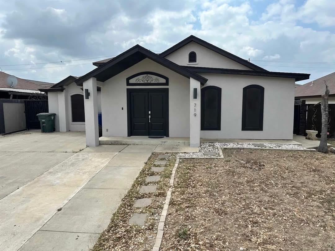 719 Oleander St Property Photo