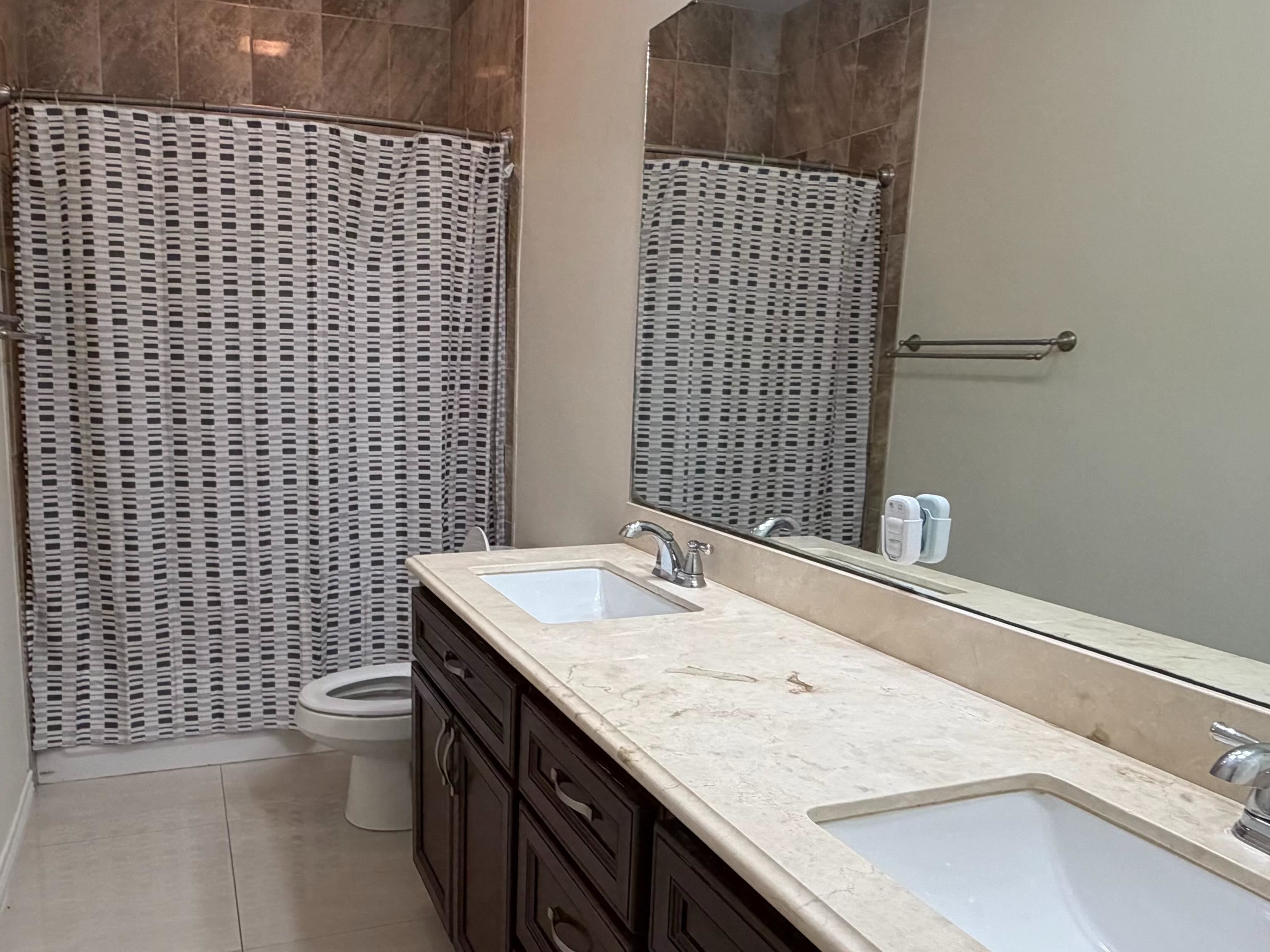 180 Lake Carnegie Ct. Property Photo 28