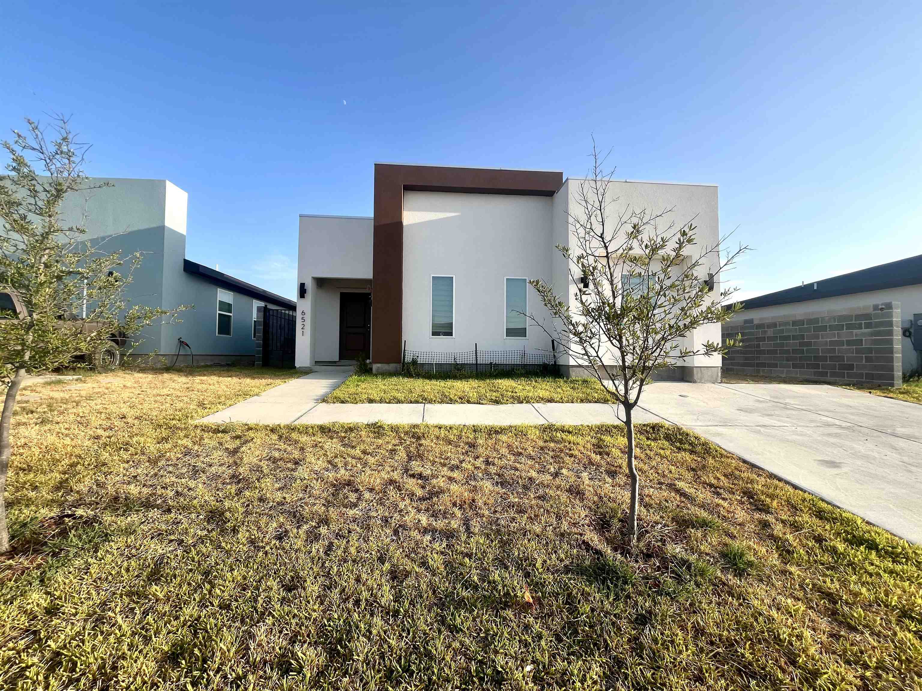6521 Adenia Loop Property Photo 3