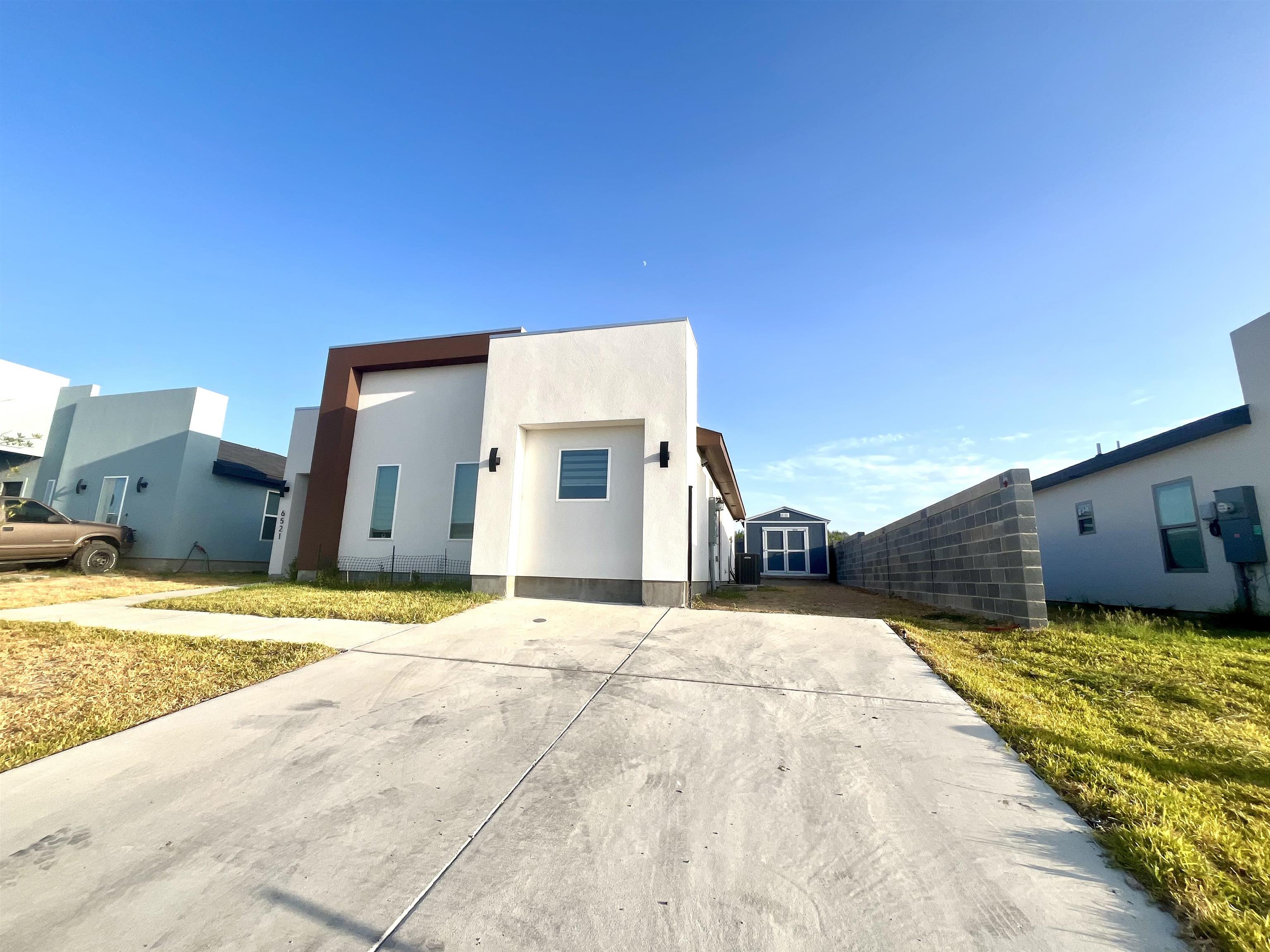 6521 Adenia Loop Property Photo 4
