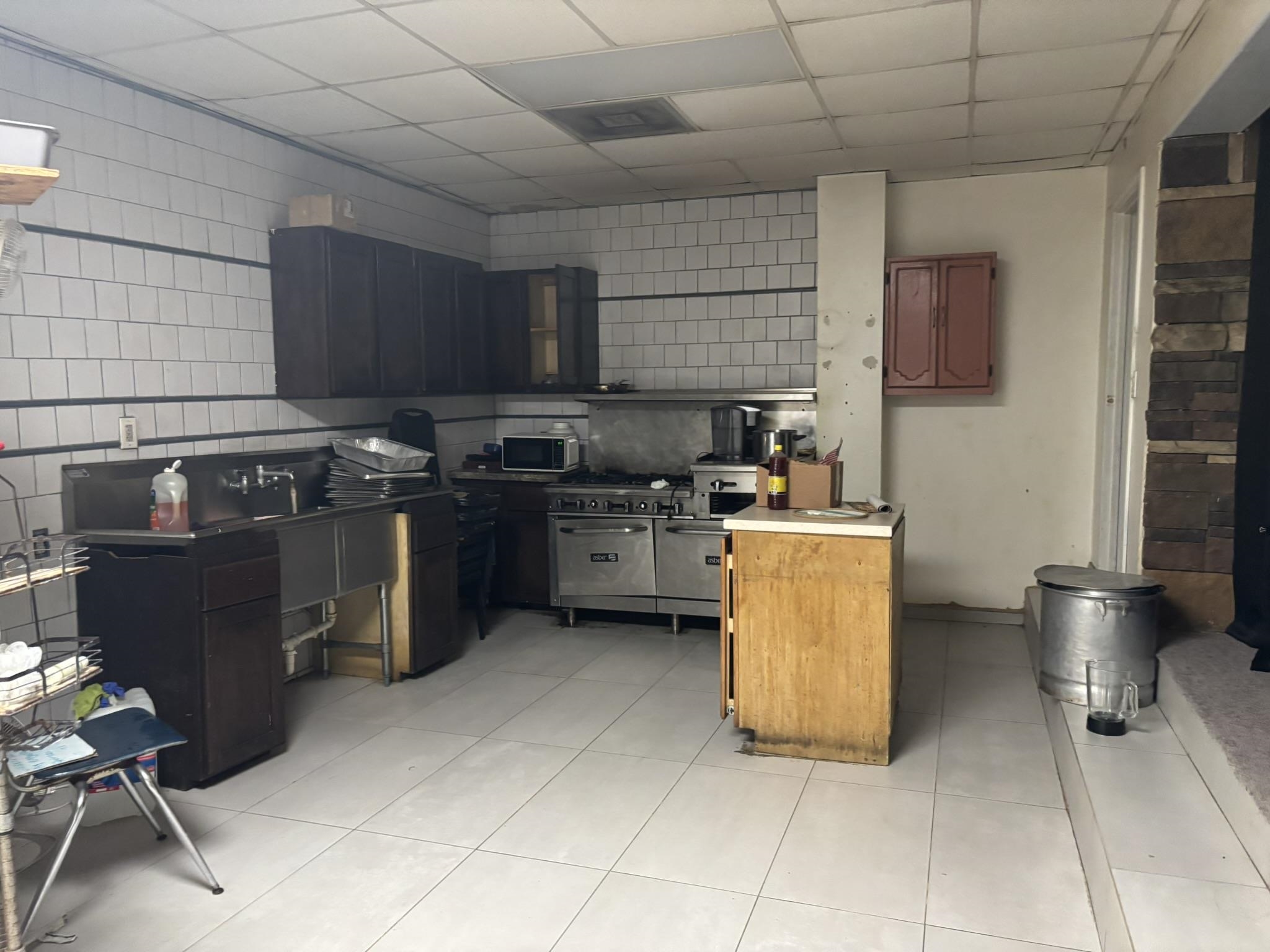 1118 Commerce Dr Property Photo 16