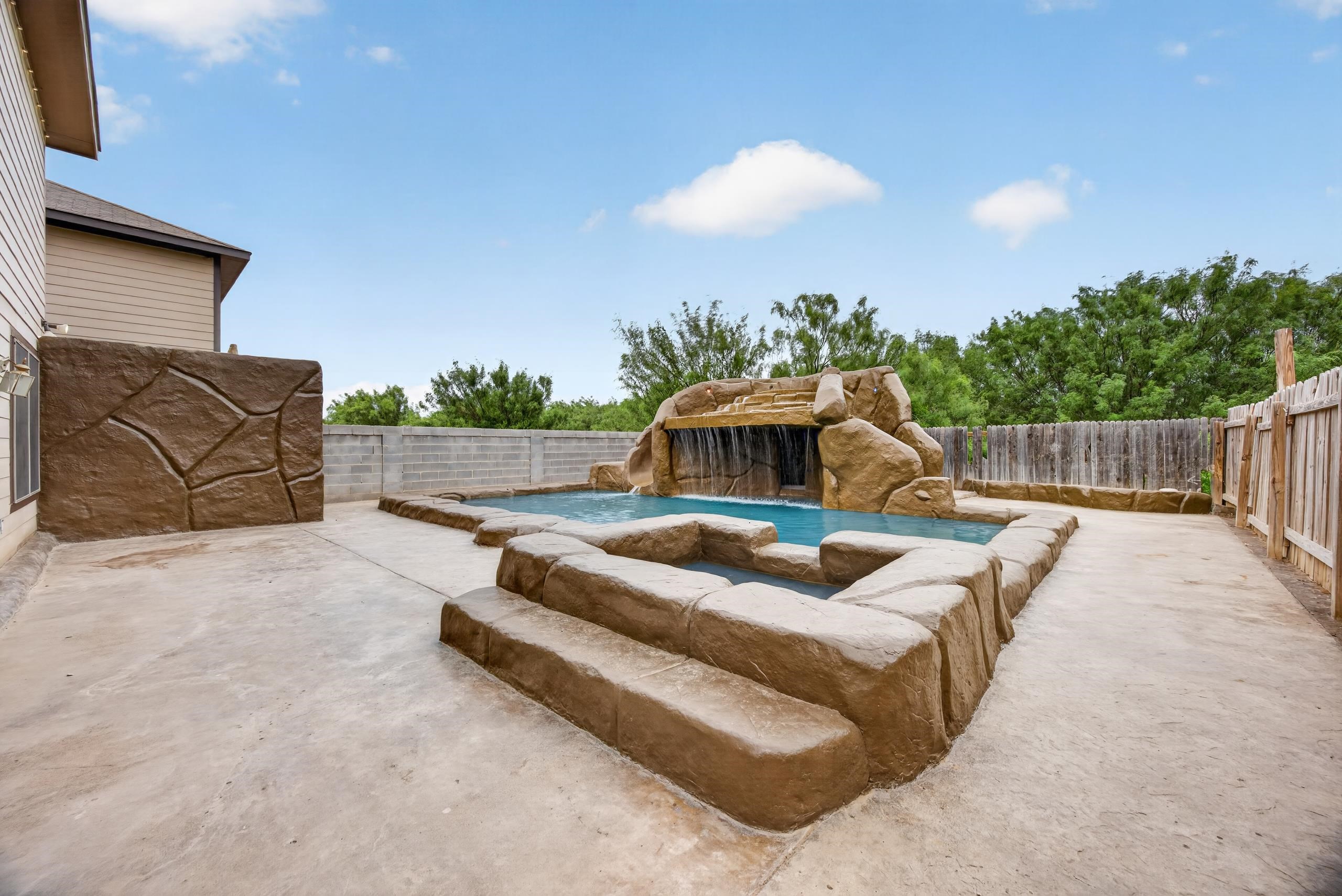 3629 Jose C Santos Dr Property Photo 4