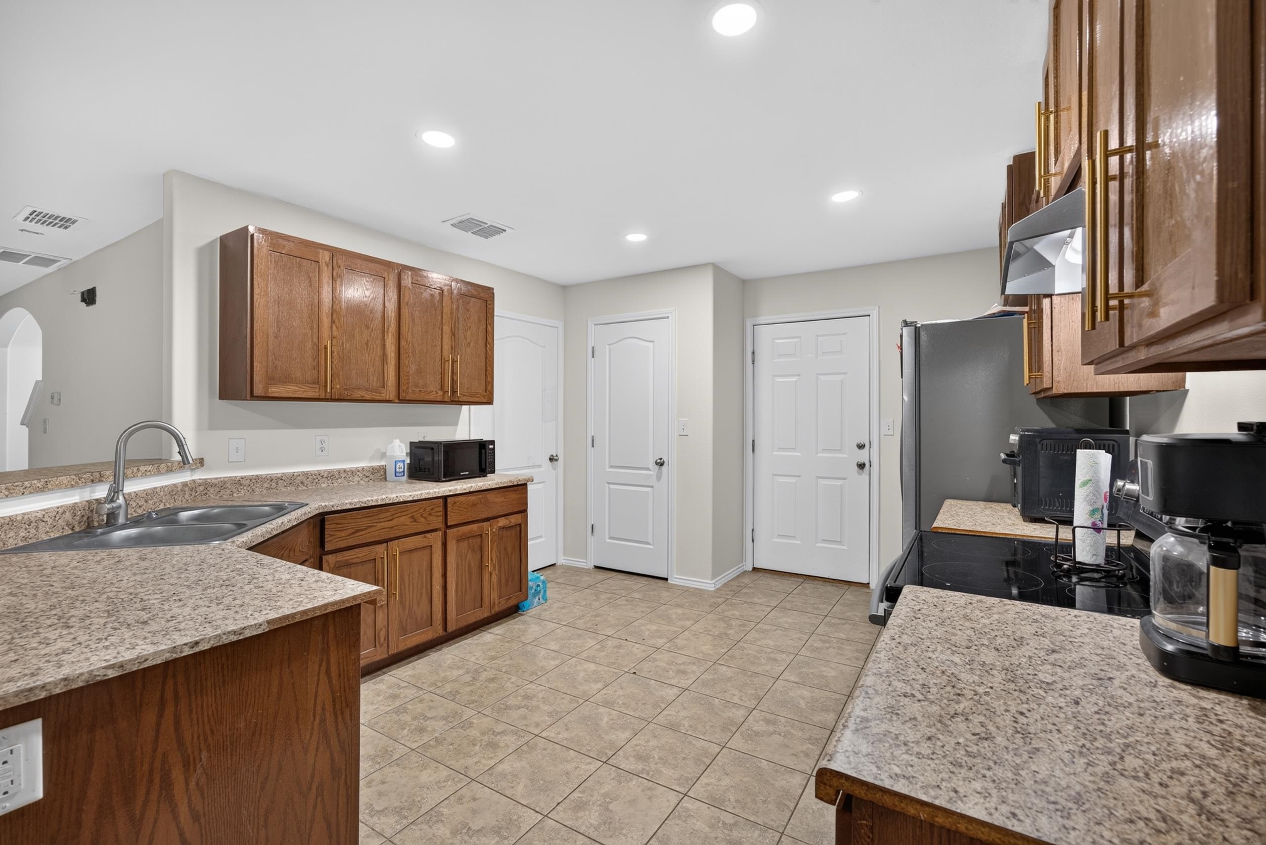 3629 Jose C Santos Dr Property Photo 14
