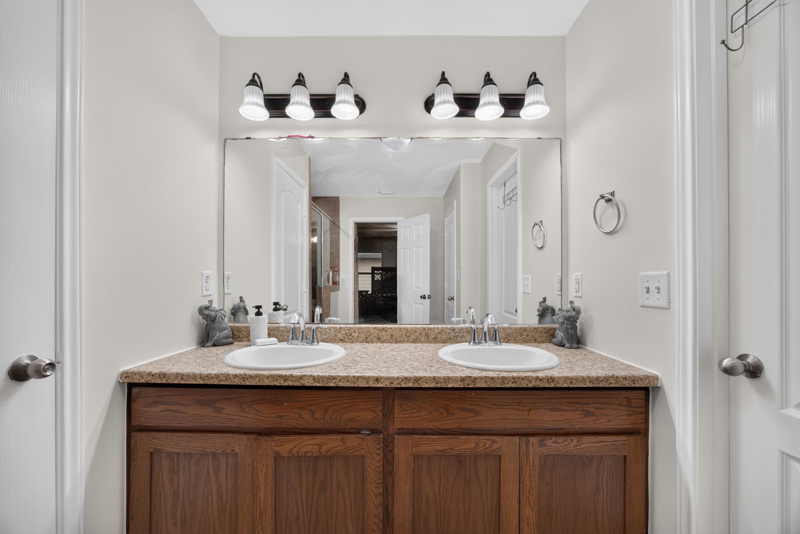 3629 Jose C Santos Dr Property Photo 20