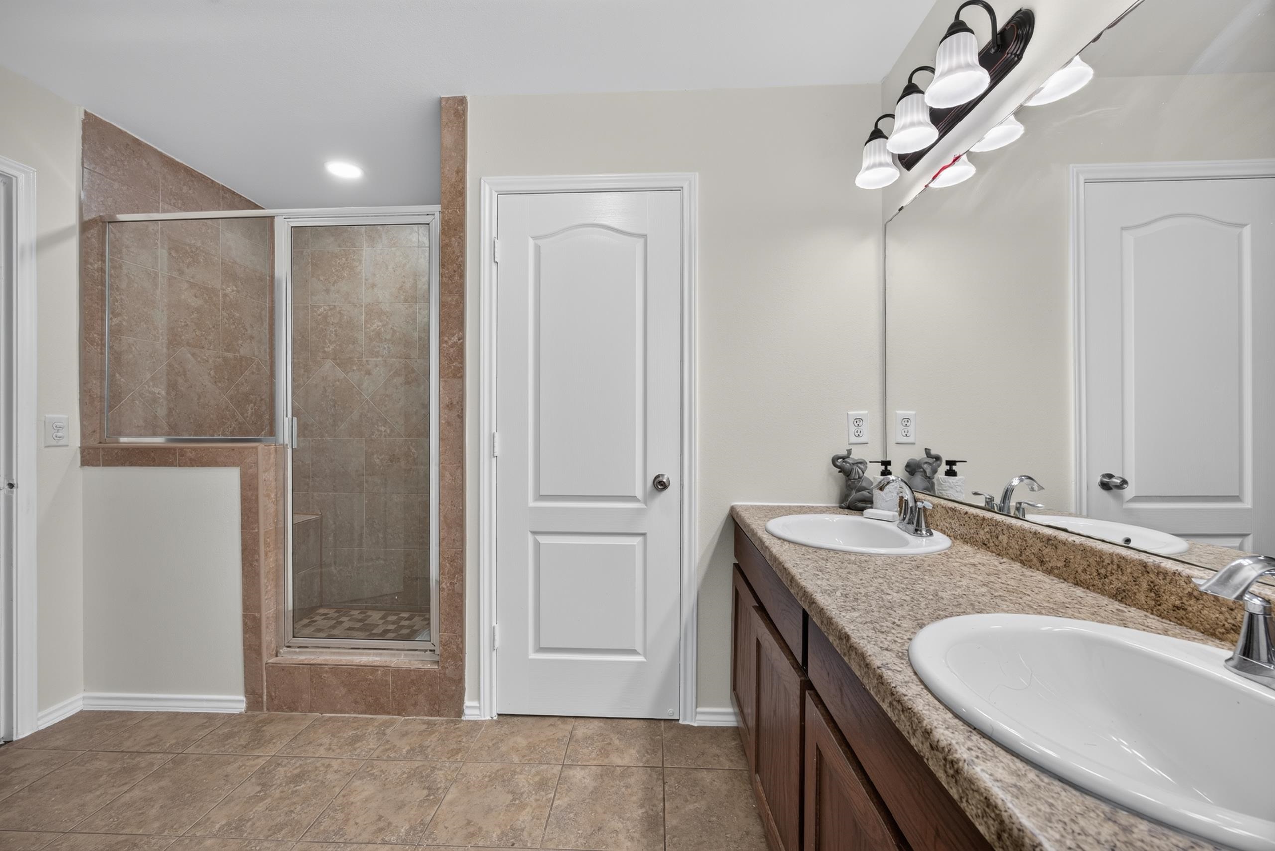 3629 Jose C Santos Dr Property Photo 21