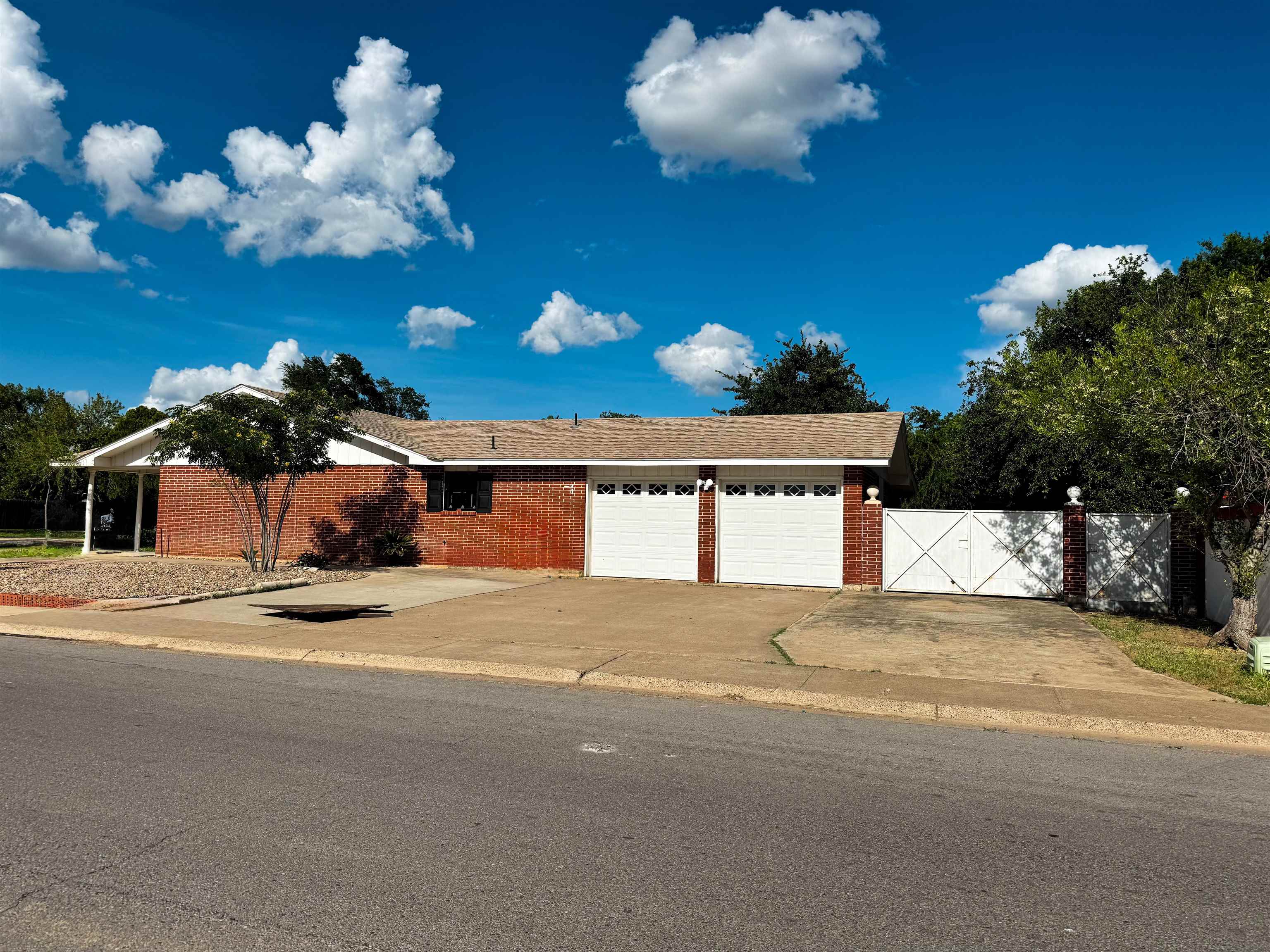 201 Gumwood Ln Property Photo 4