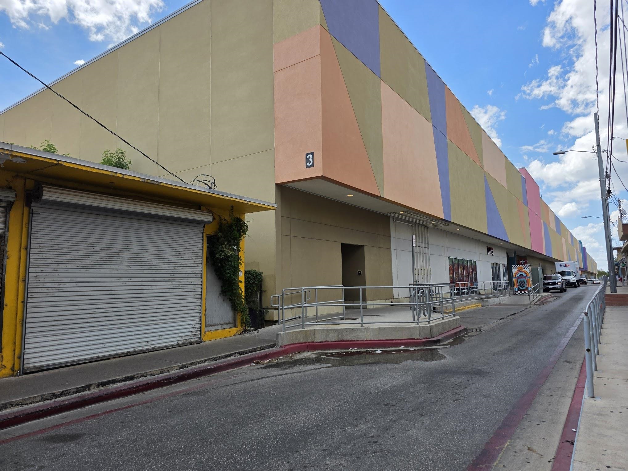 1301 Zaragoza St Property Photo 10