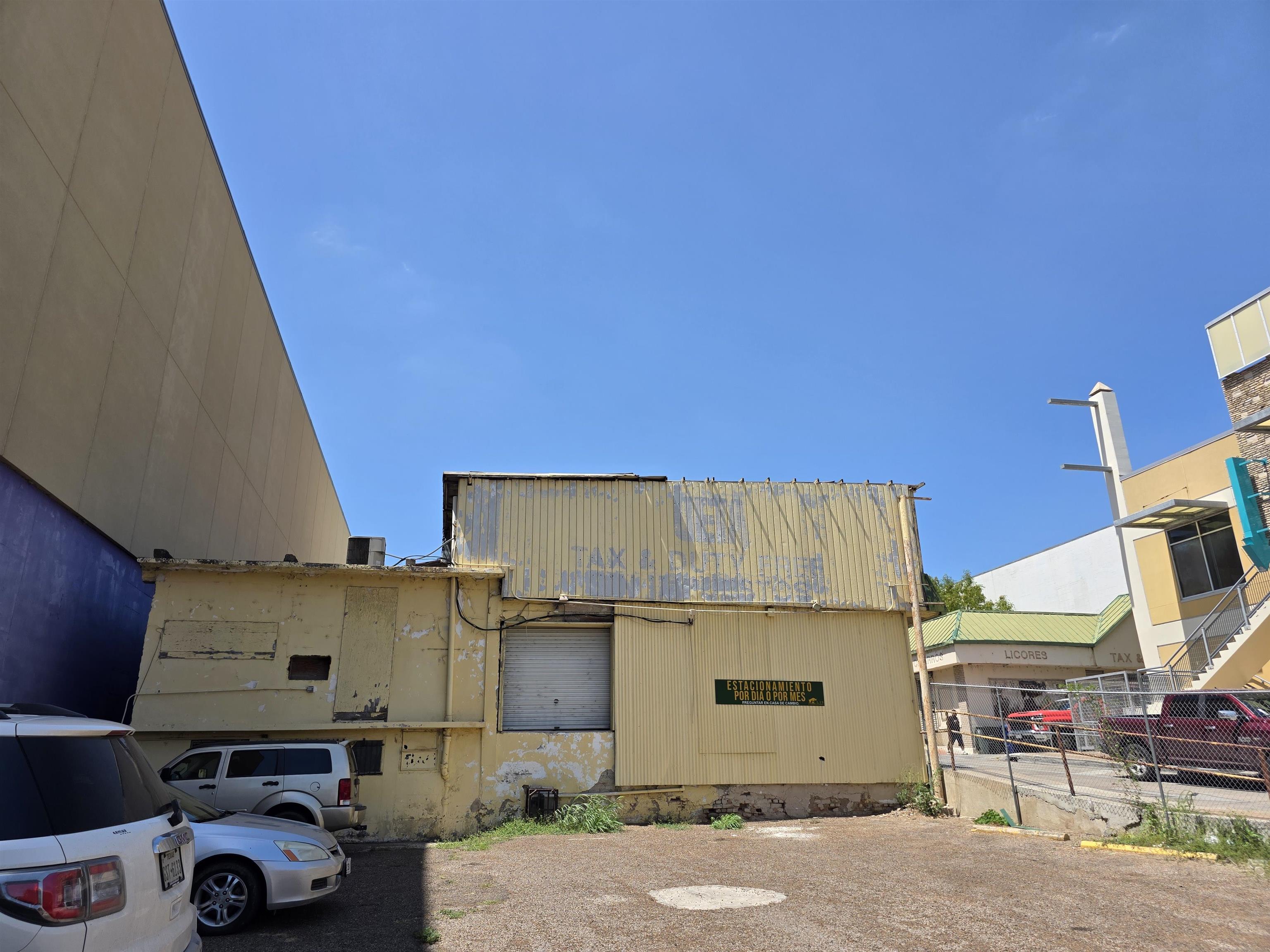 1301 Zaragoza St Property Photo 2