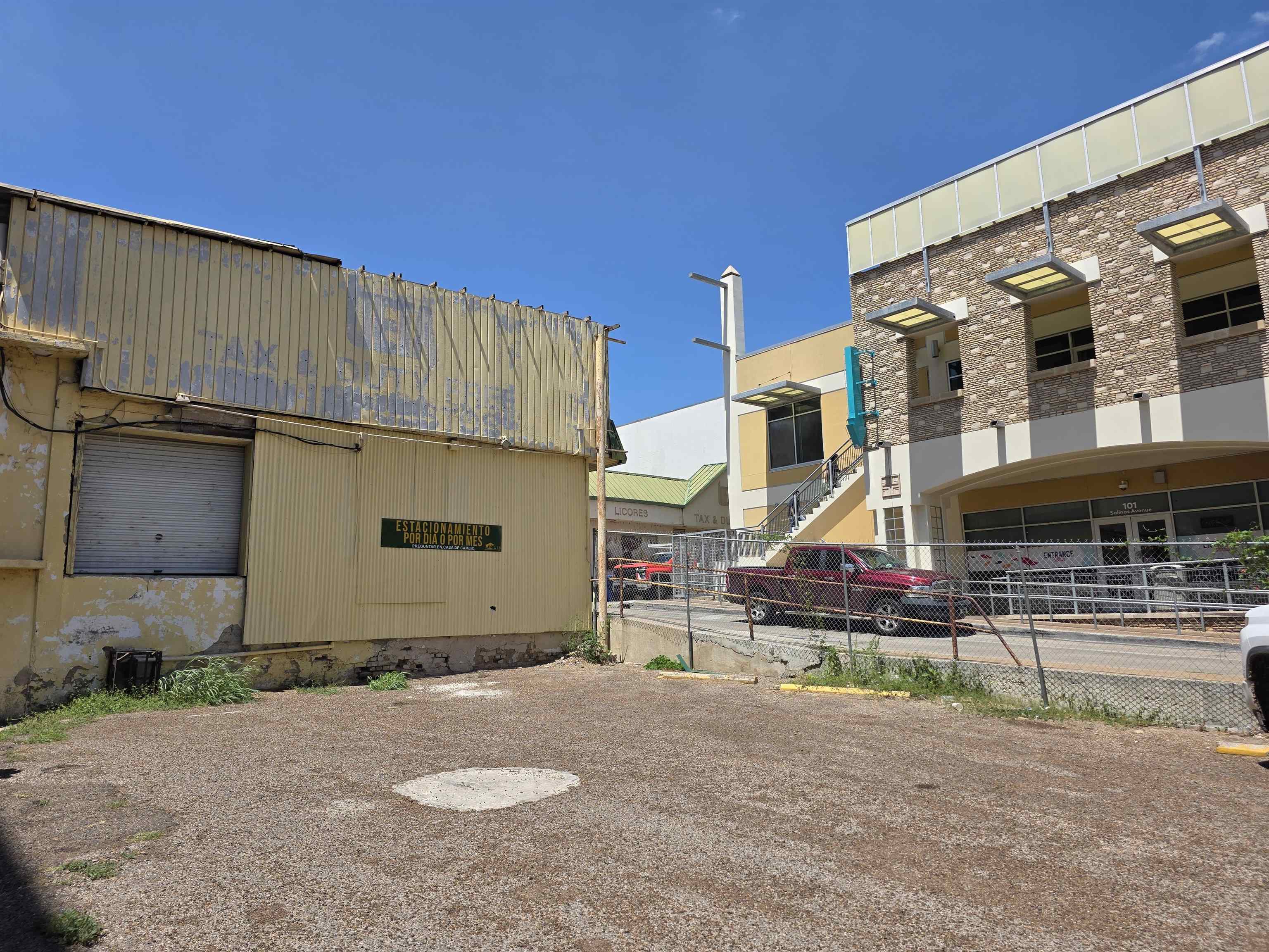 1301 Zaragoza St Property Photo 3