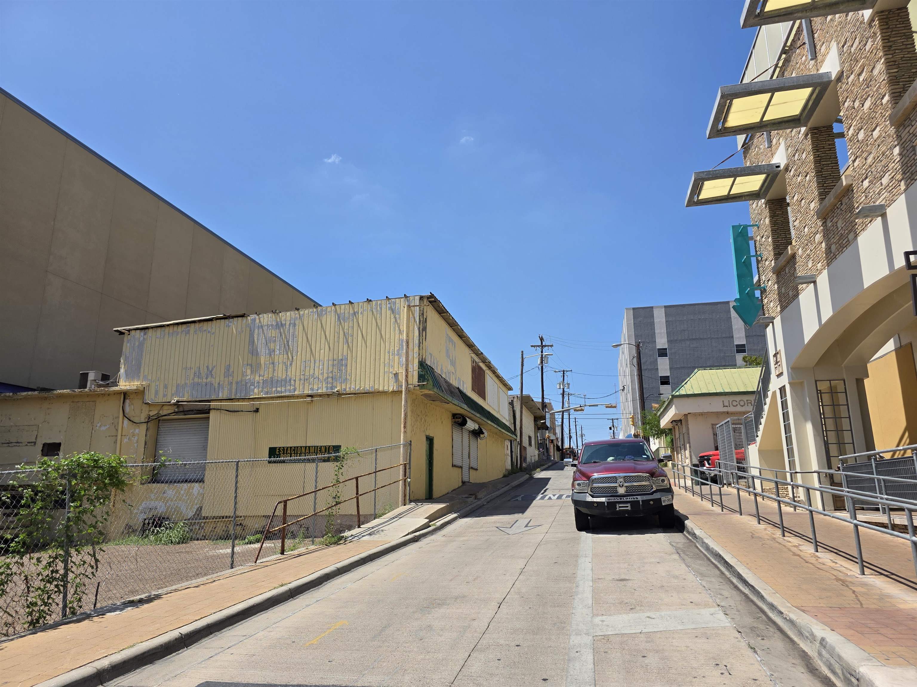1301 Zaragoza St Property Photo 4