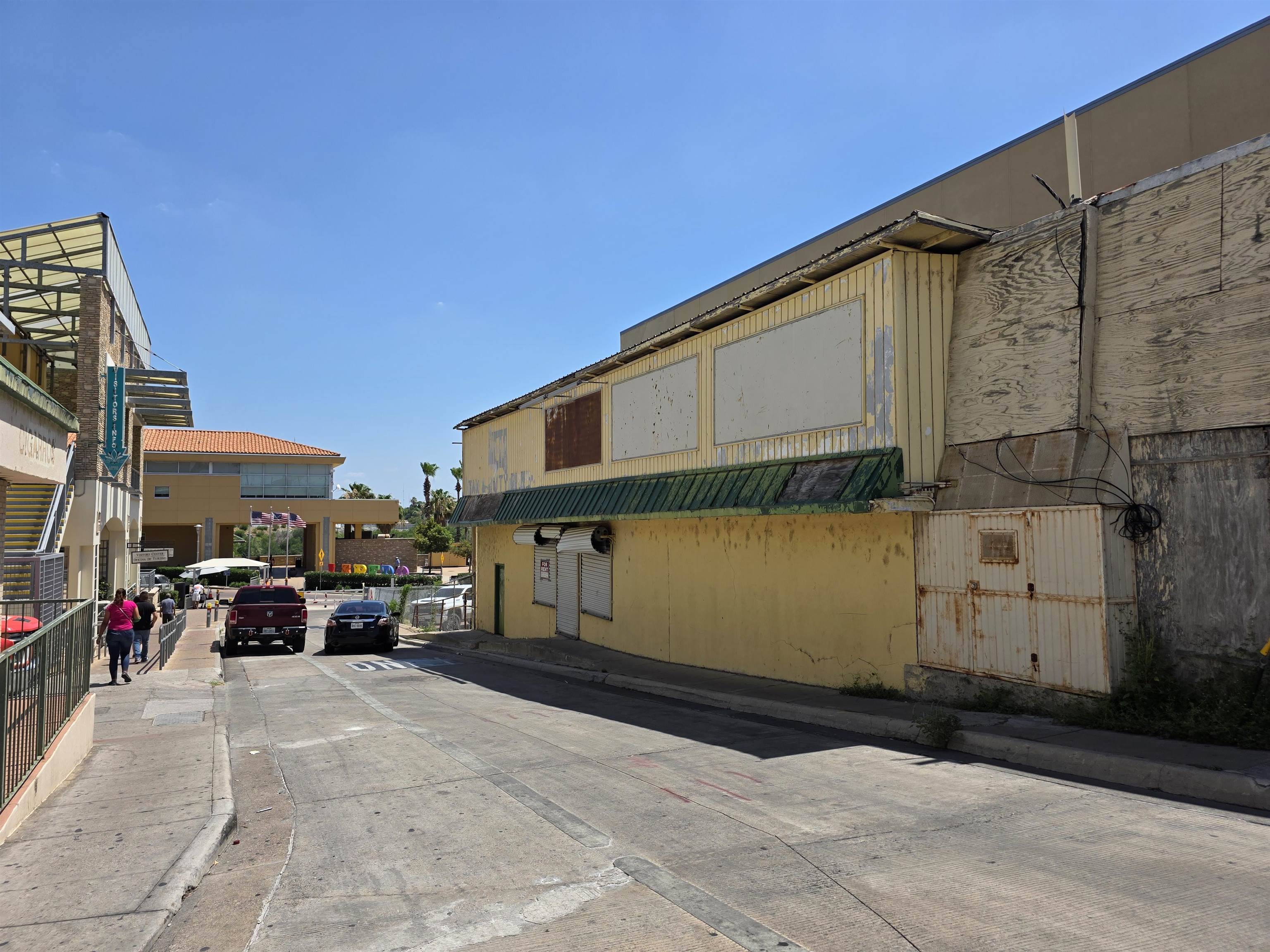 1301 Zaragoza St Property Photo 6