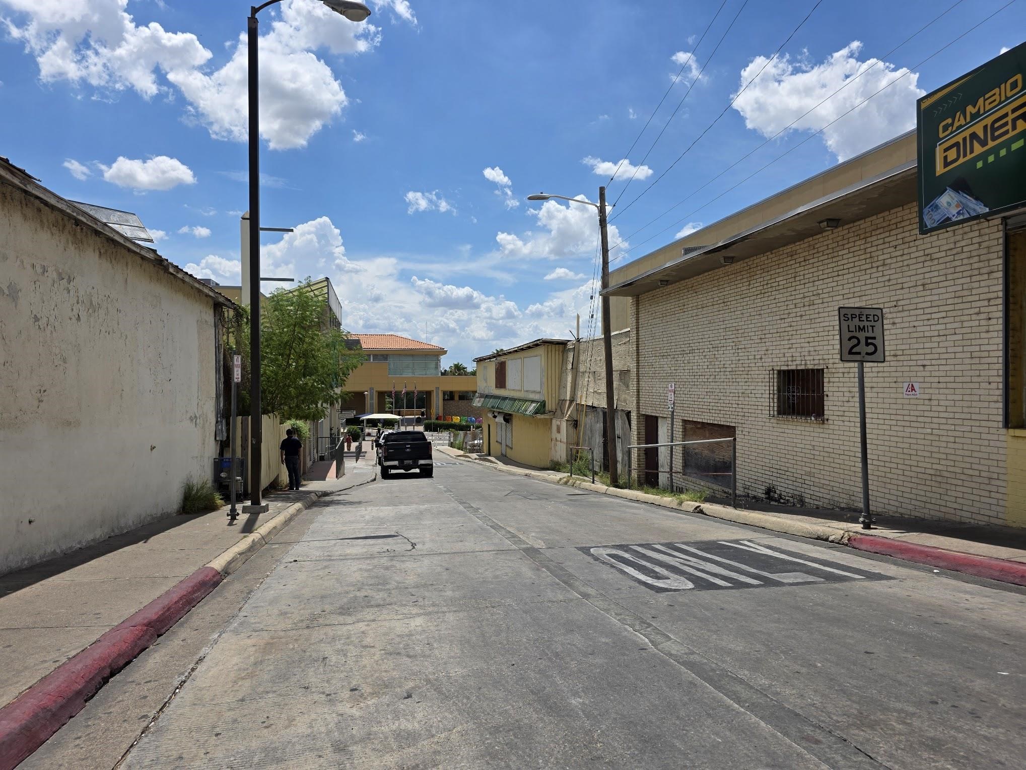 1301 Zaragoza St Property Photo 9